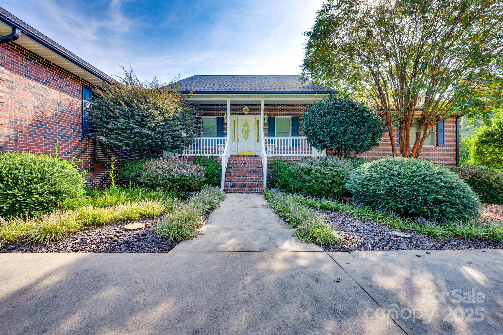3132 Fox Den Circle — Iron Station