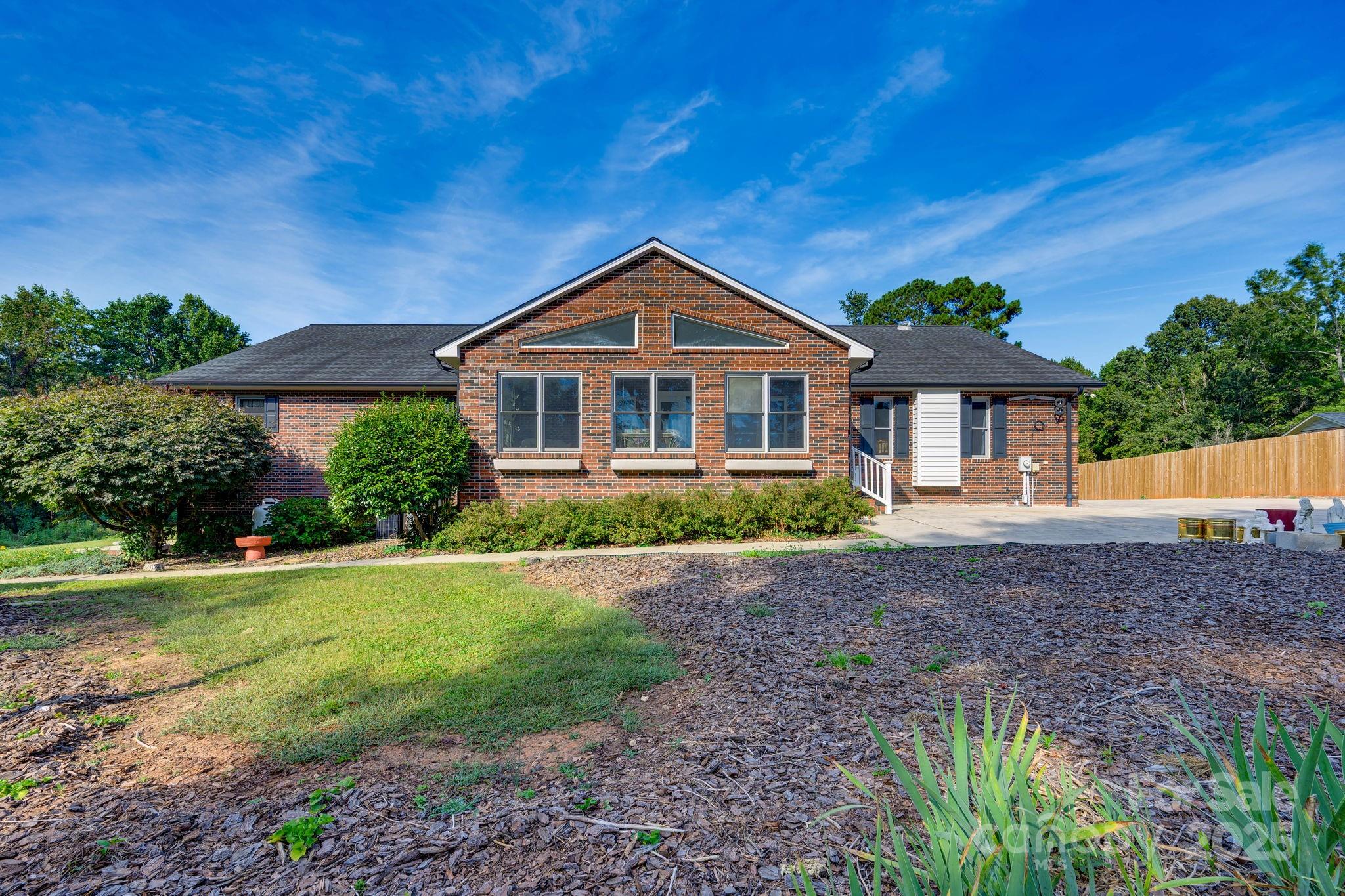 3132 Fox Den Circle — Iron Station