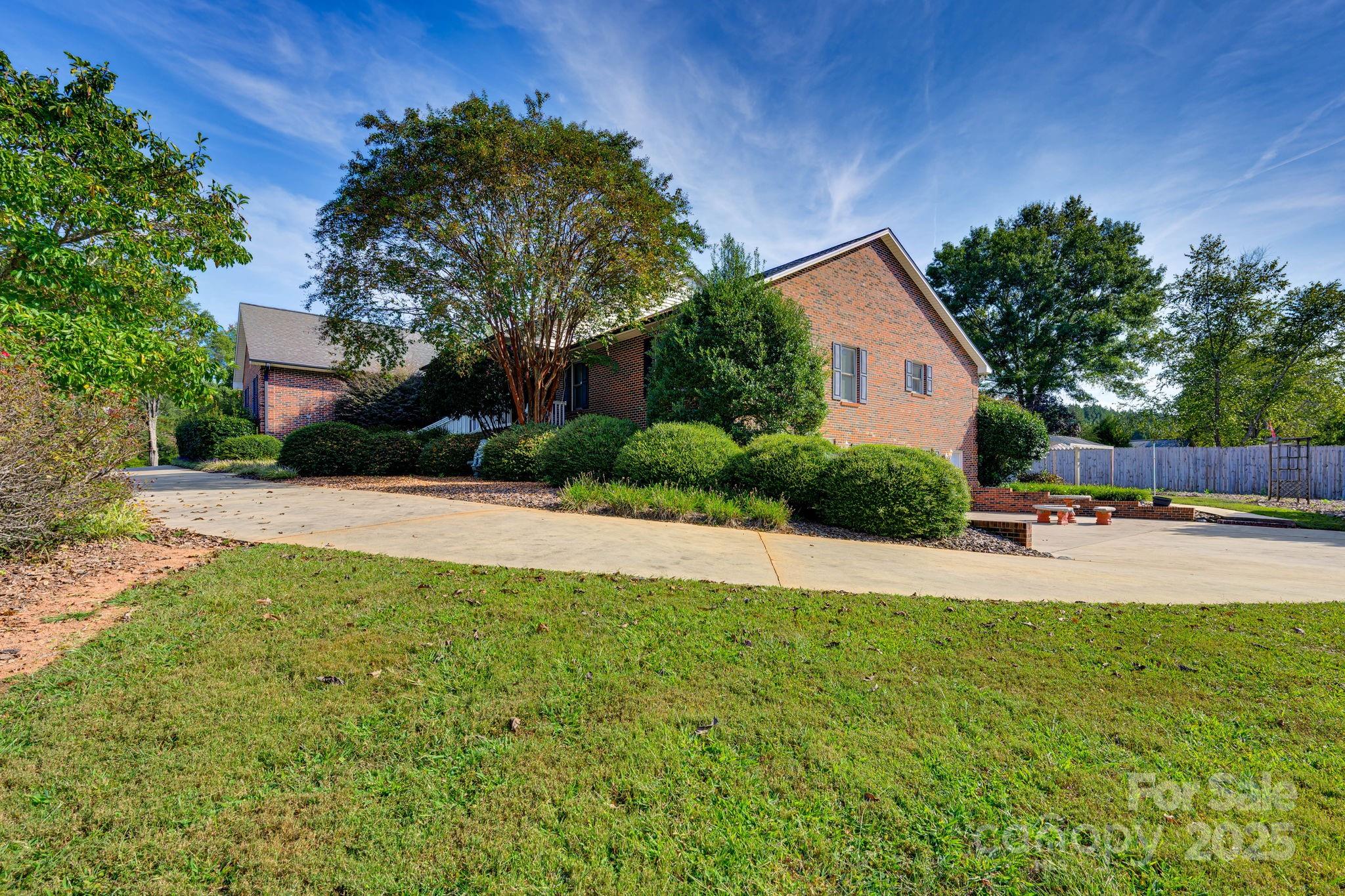 3132 Fox Den Circle — Iron Station