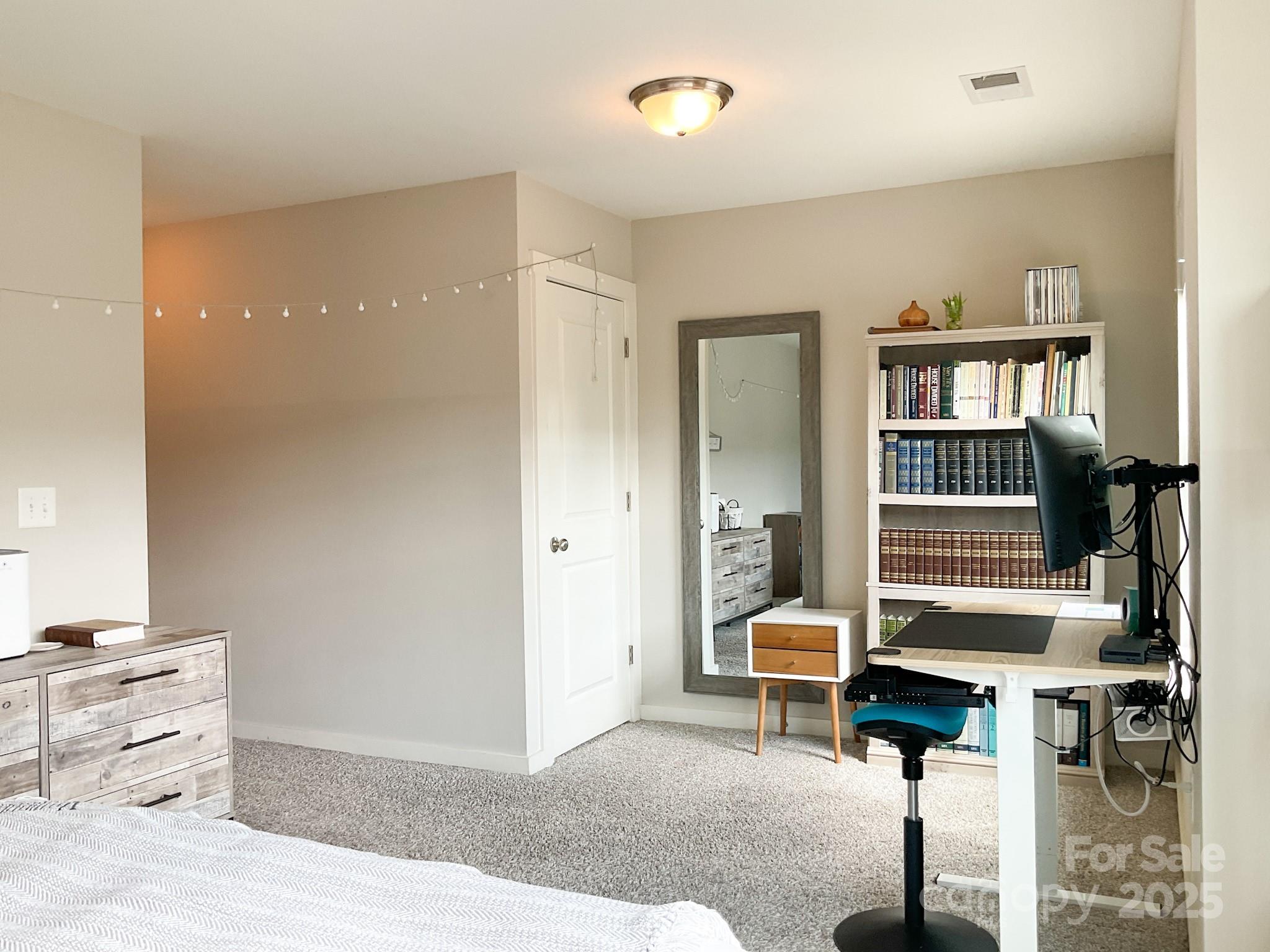 200 Button Willow Street — Taylors