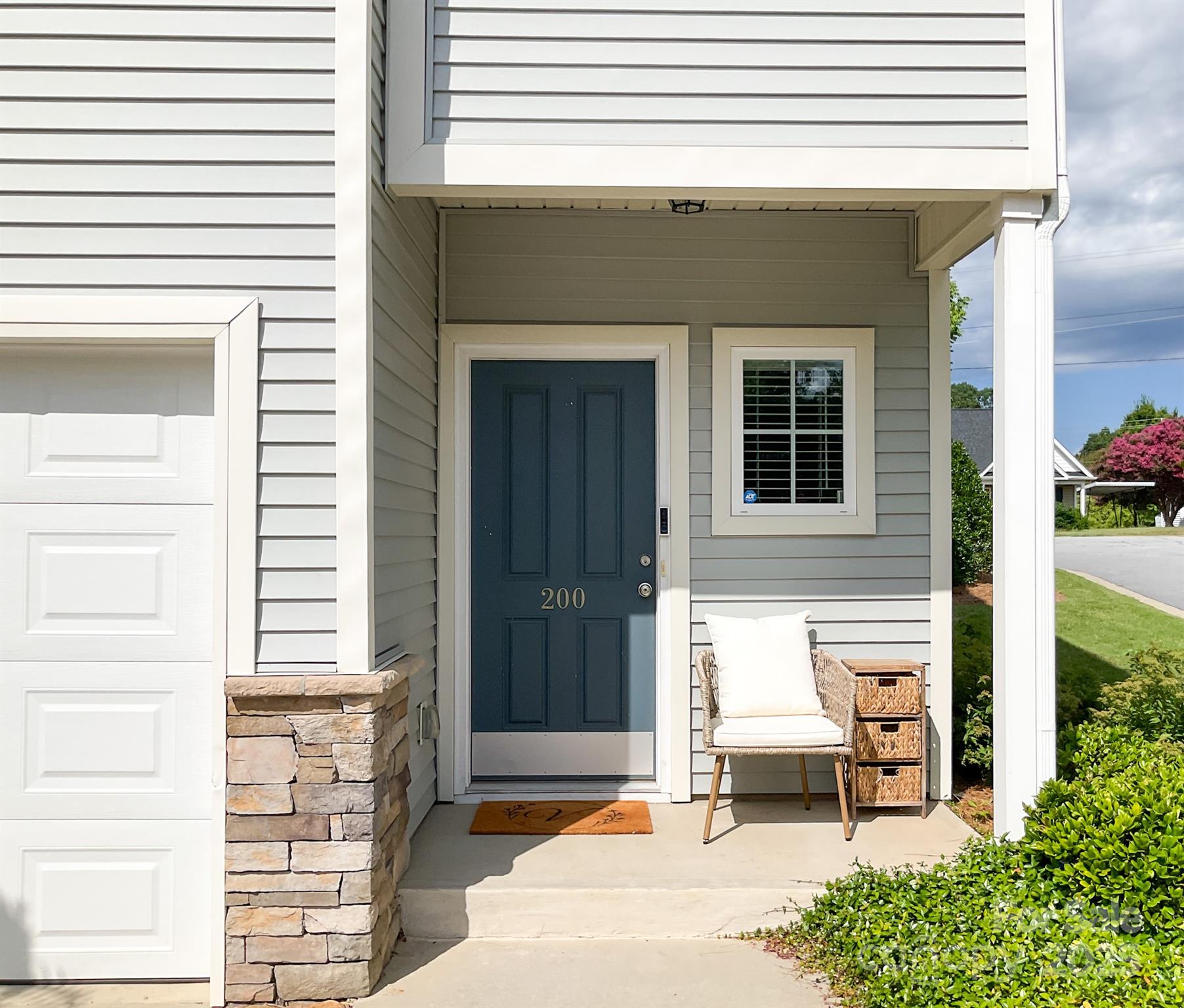 200 Button Willow Street — Taylors
