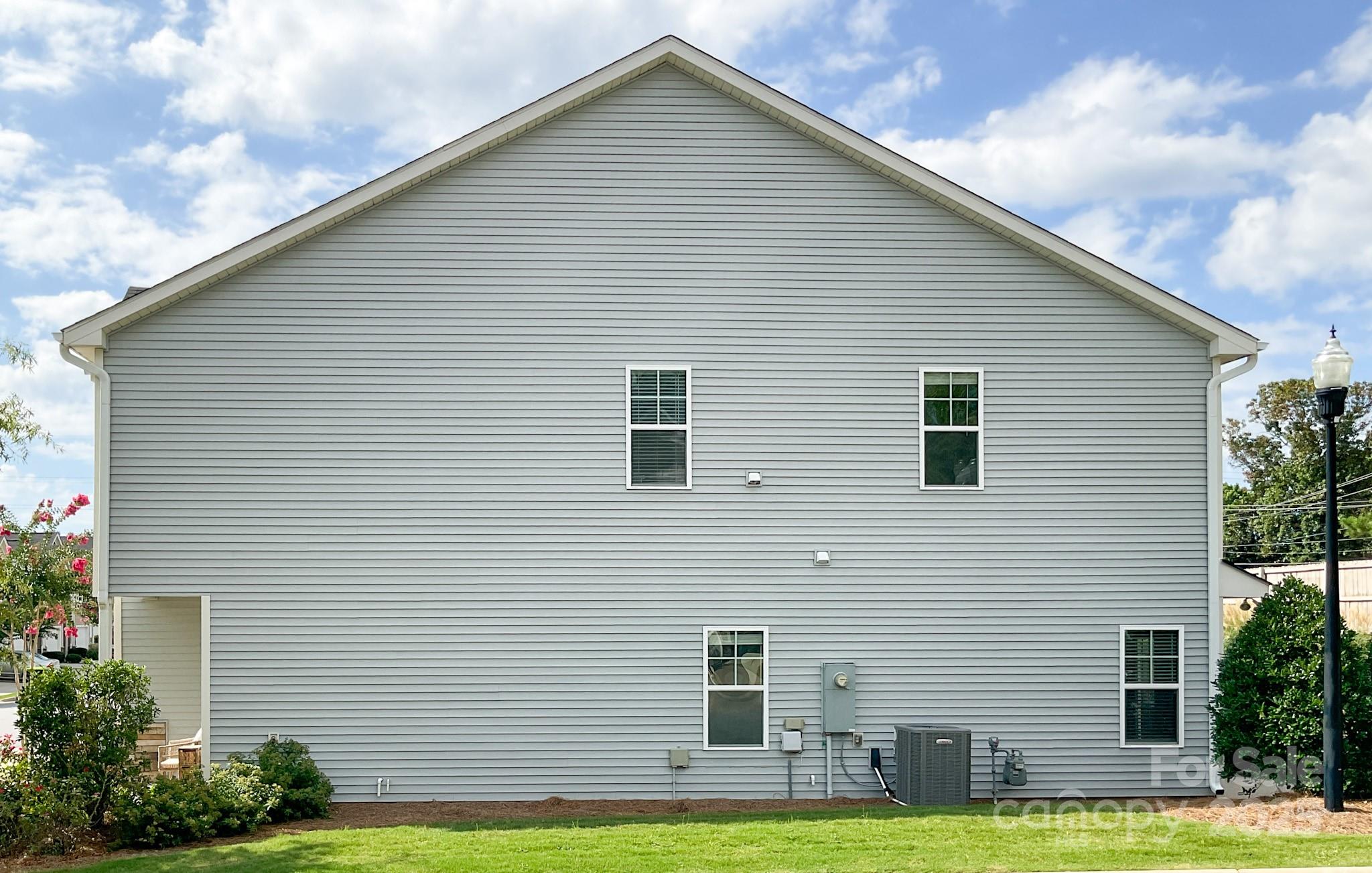 200 Button Willow Street — Taylors