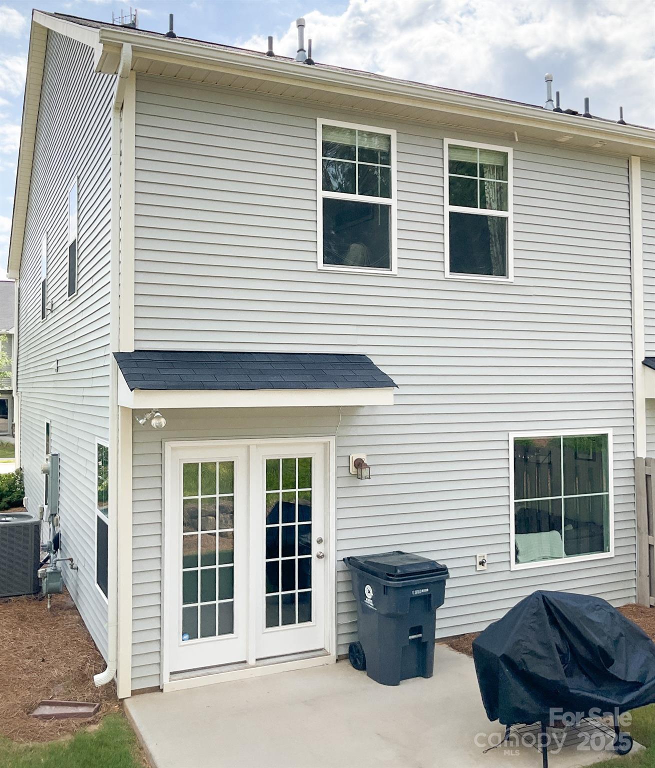 200 Button Willow Street — Taylors