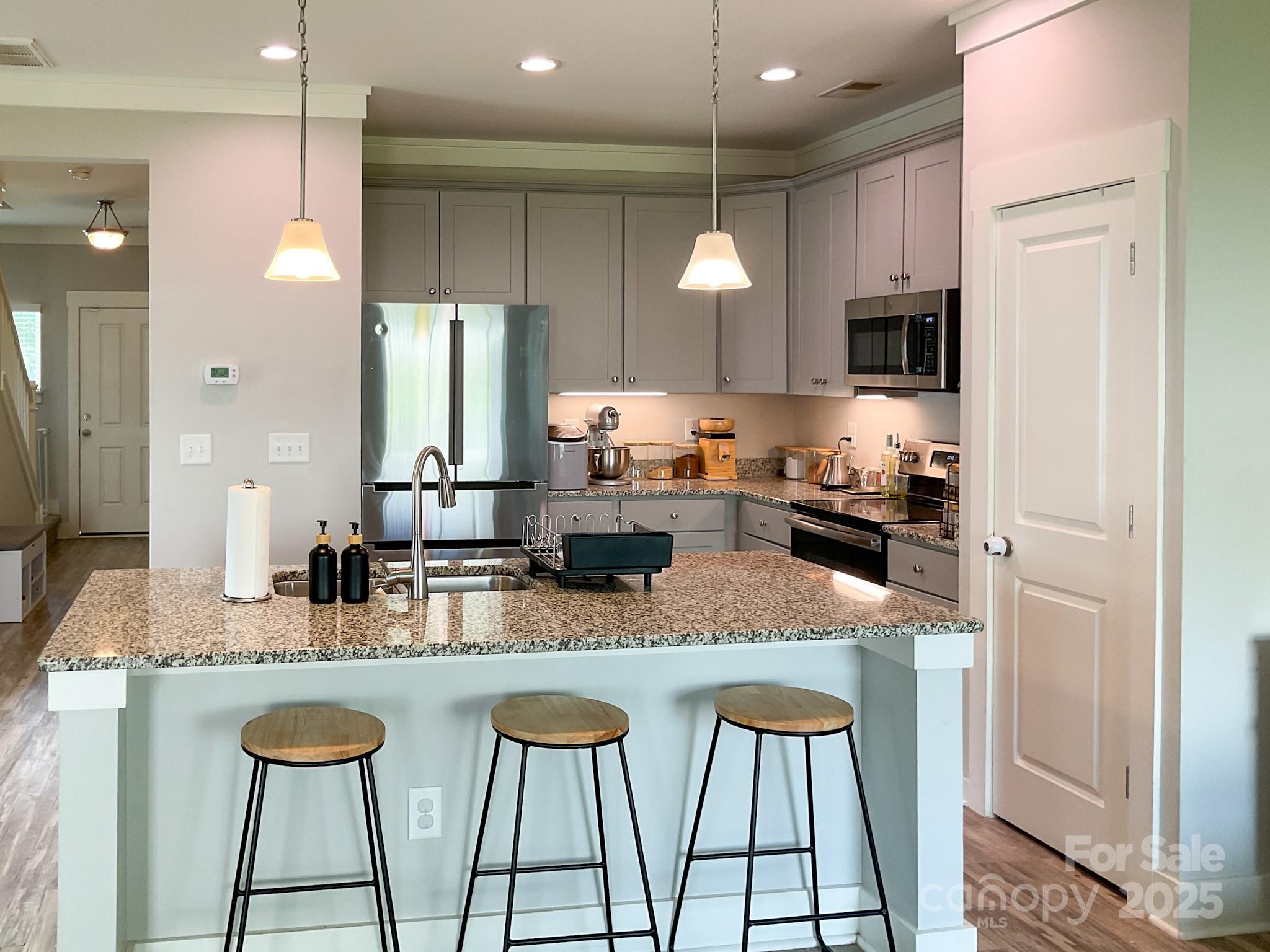 200 Button Willow Street — Taylors