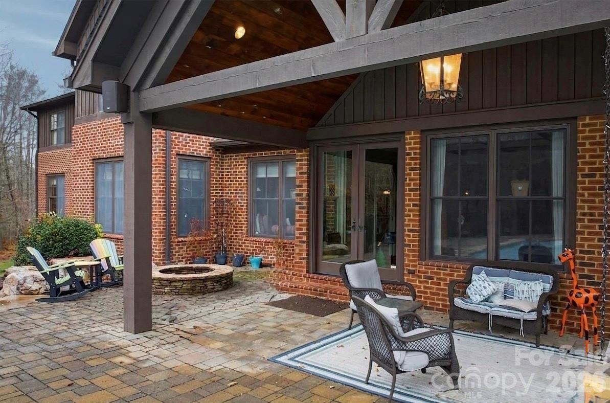303 Constitution Drive — Morganton