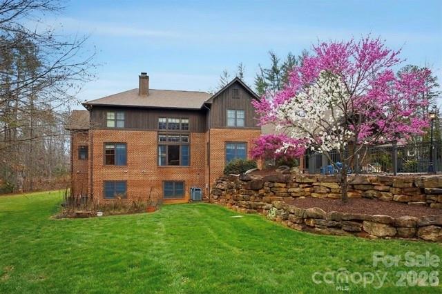 303 Constitution Drive — Morganton