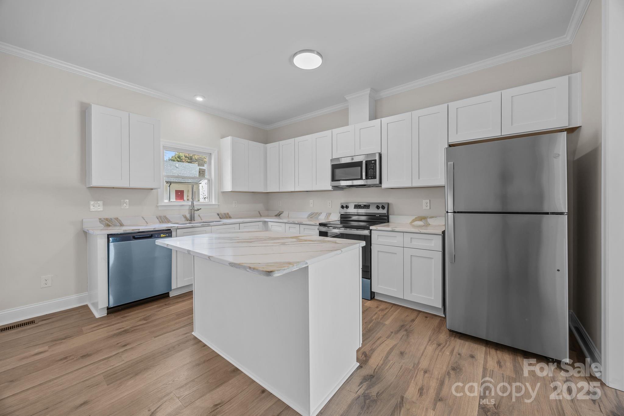 1270 N Shaver Street — Salisbury