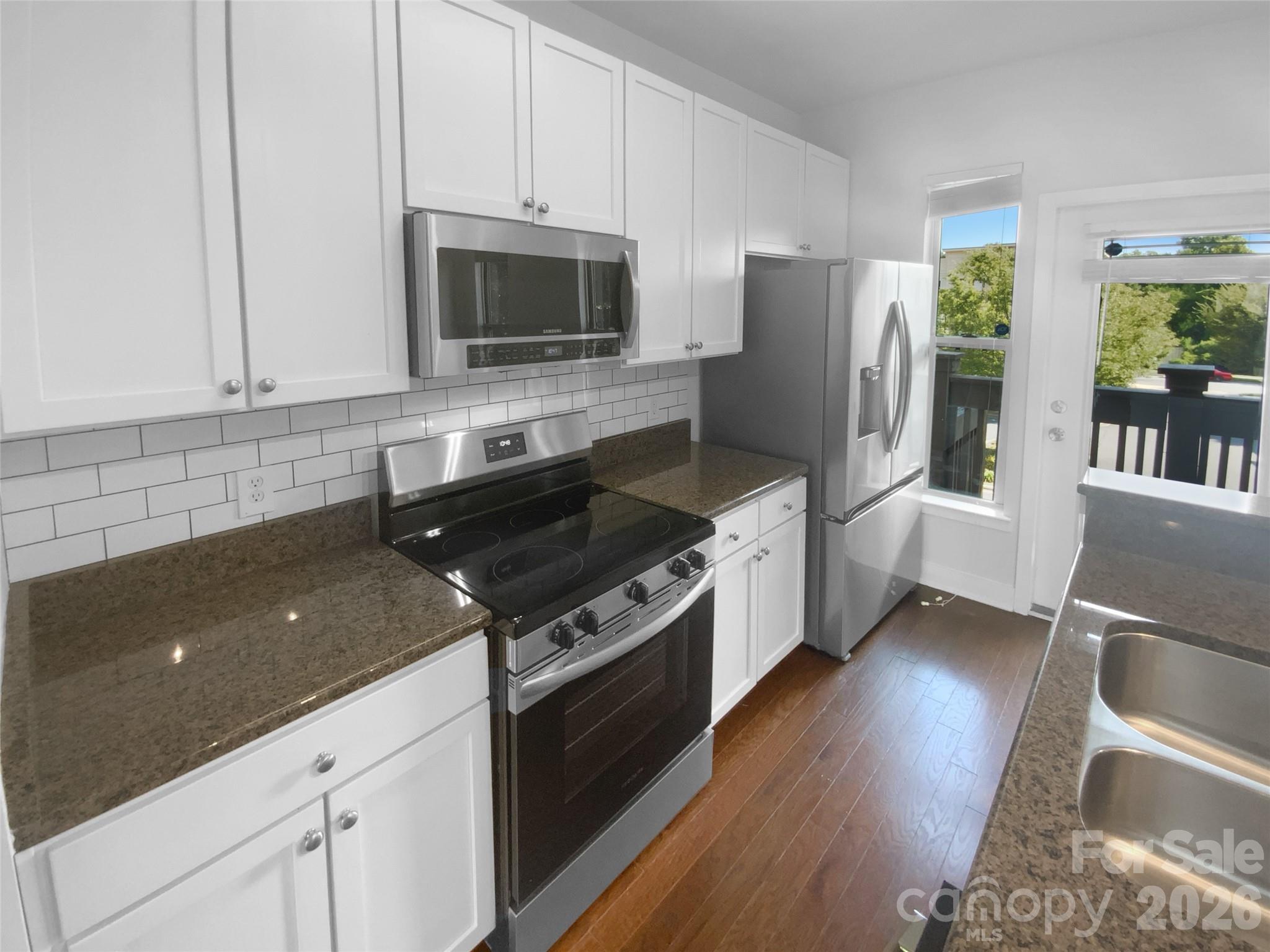 1031 Skyline View Way — Charlotte