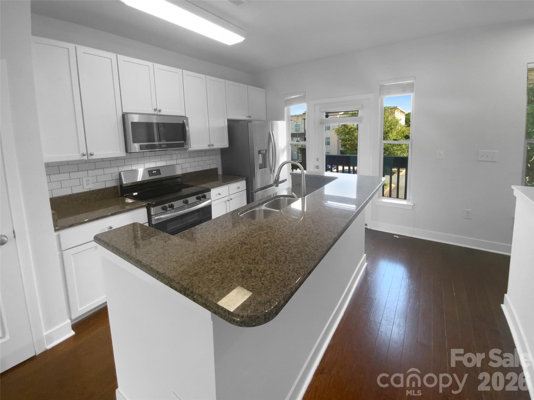 1031 Skyline View Way — Charlotte