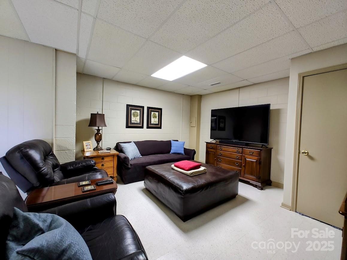 545 Summit Road — Tryon