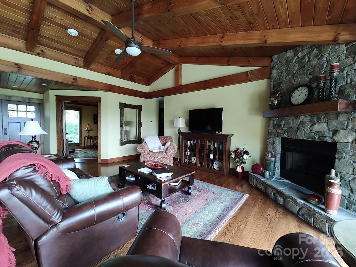 545 Summit Road — Tryon