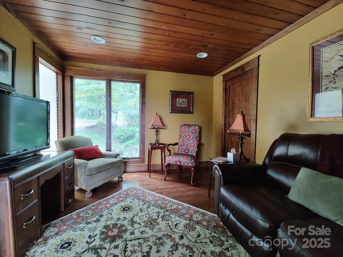 545 Summit Road — Tryon