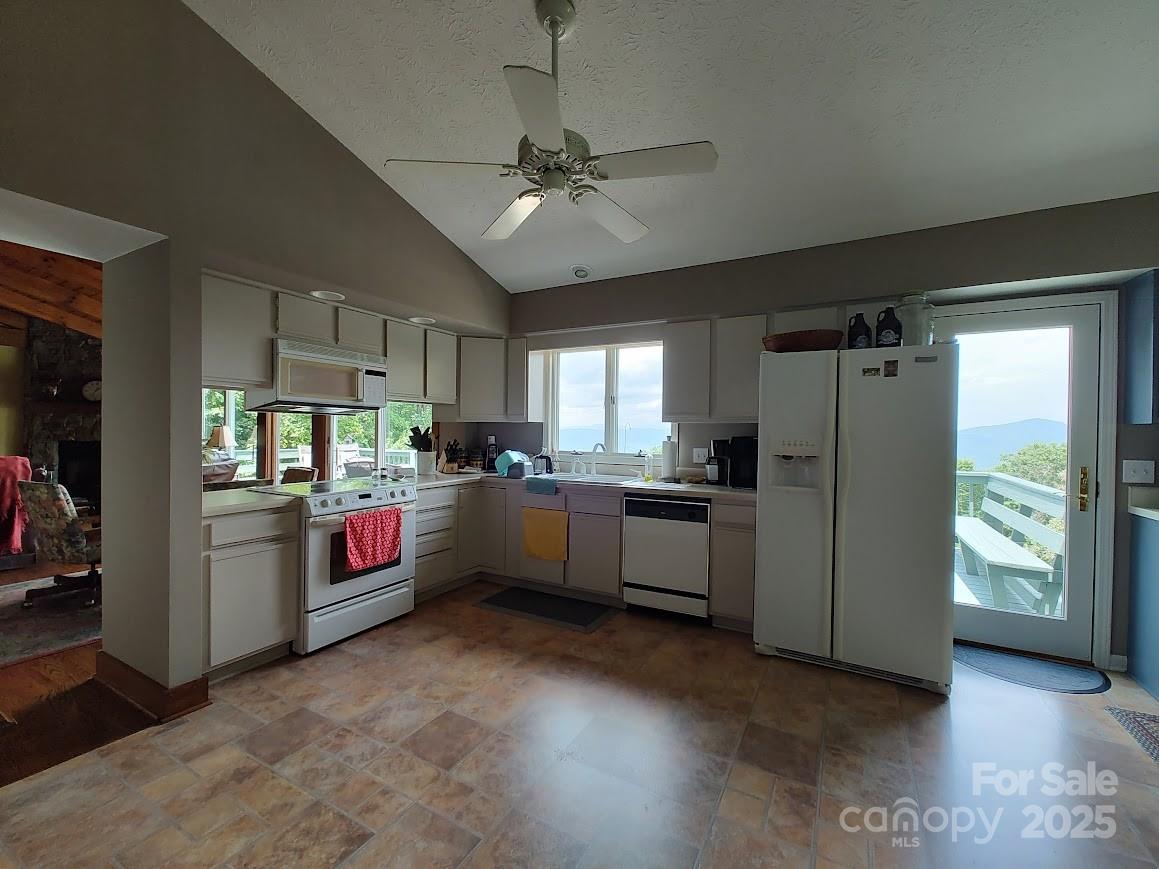 545 Summit Road — Tryon