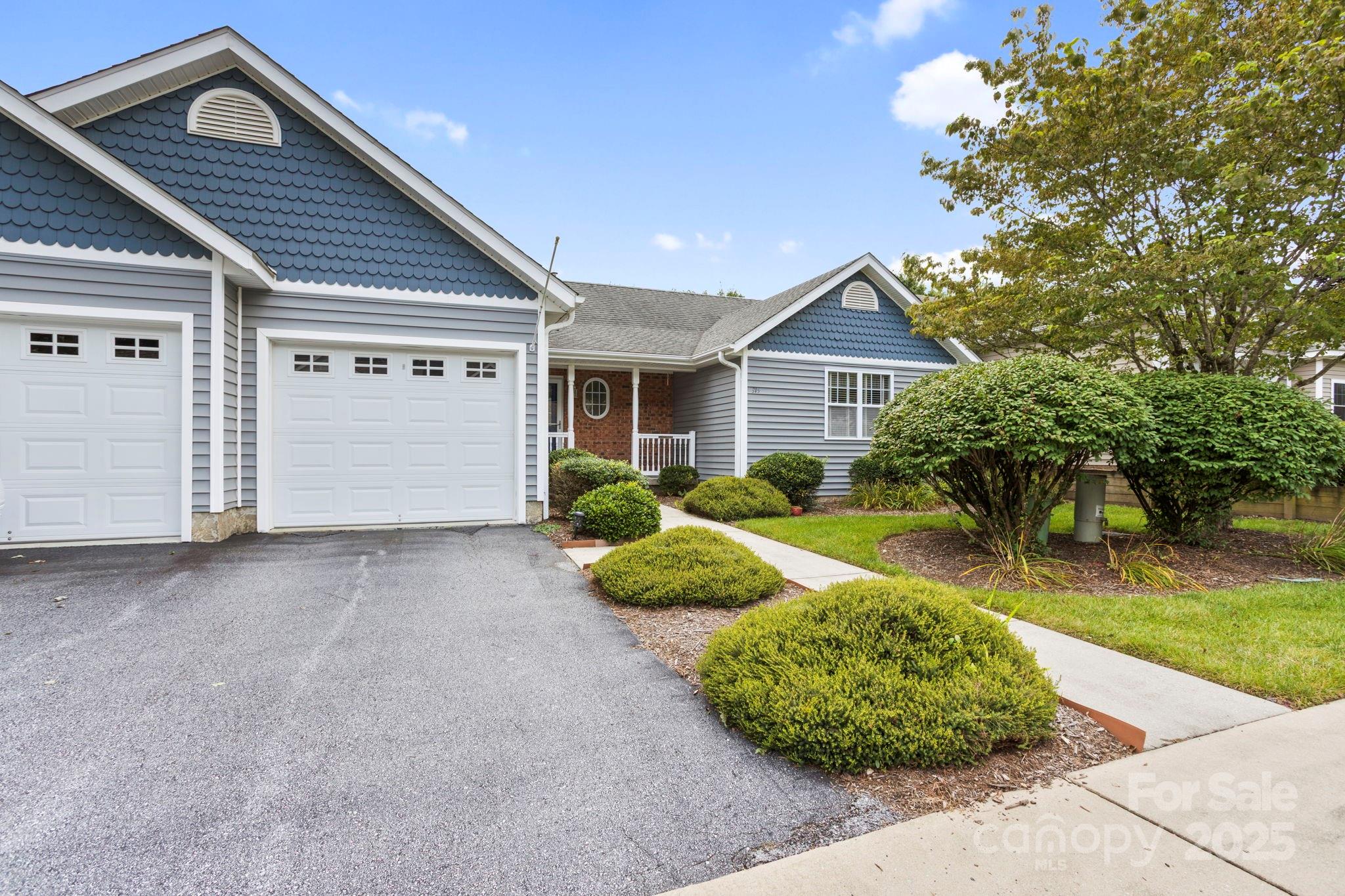315 Charlestown Drive — Hendersonville