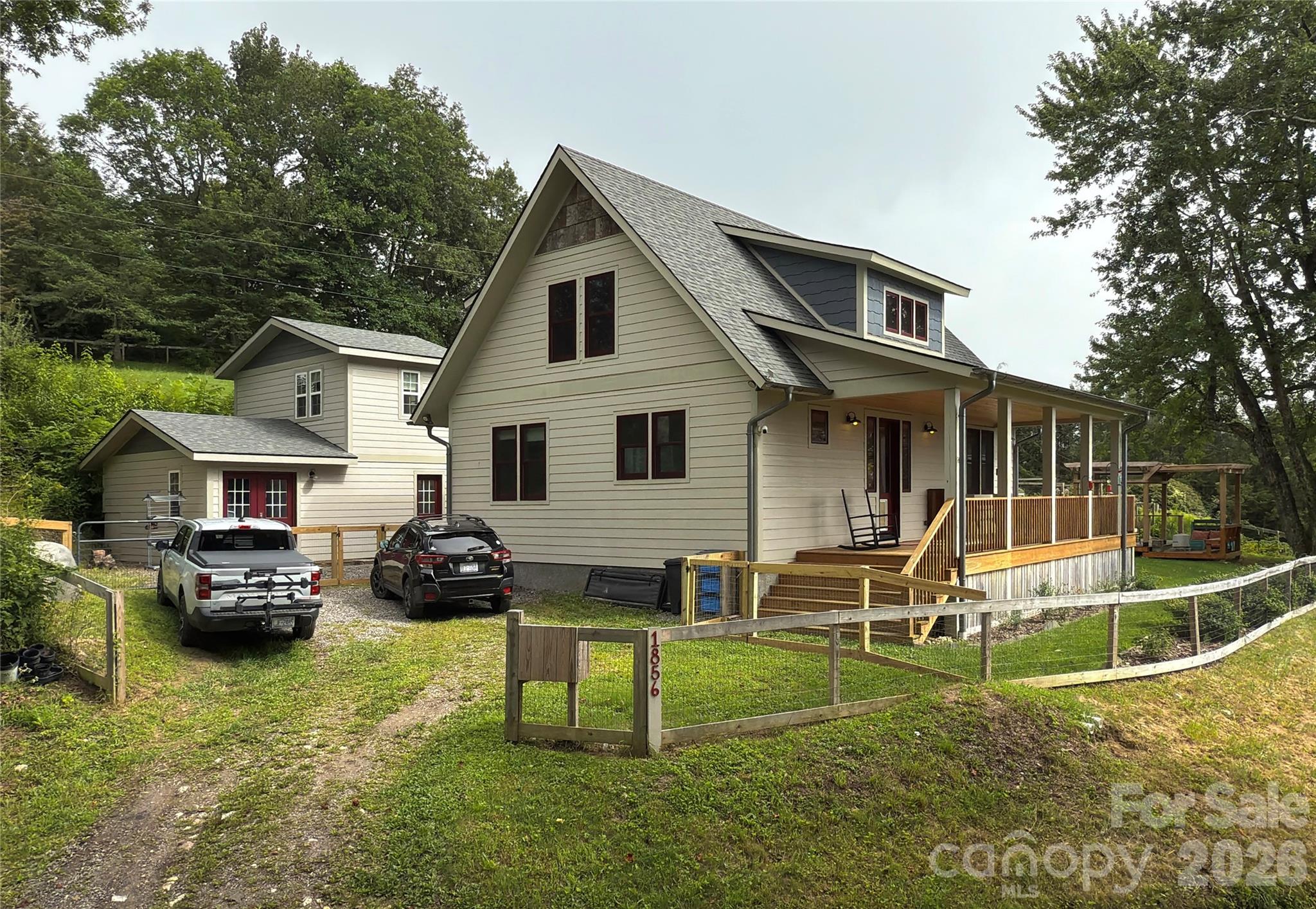 1856 Cabbage Patch Road — Burnsville