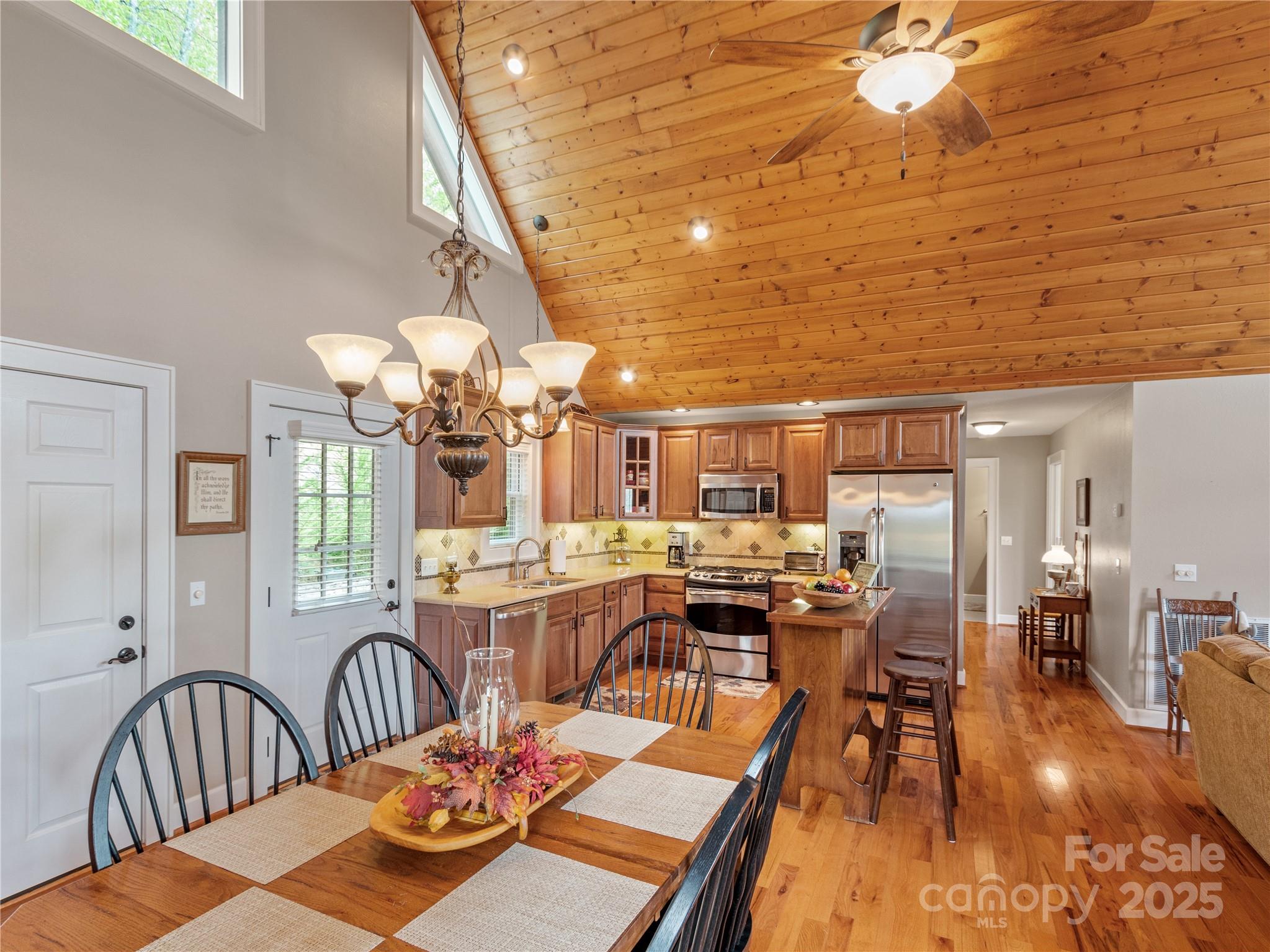 370 Appaloosa Trail — Burnsville