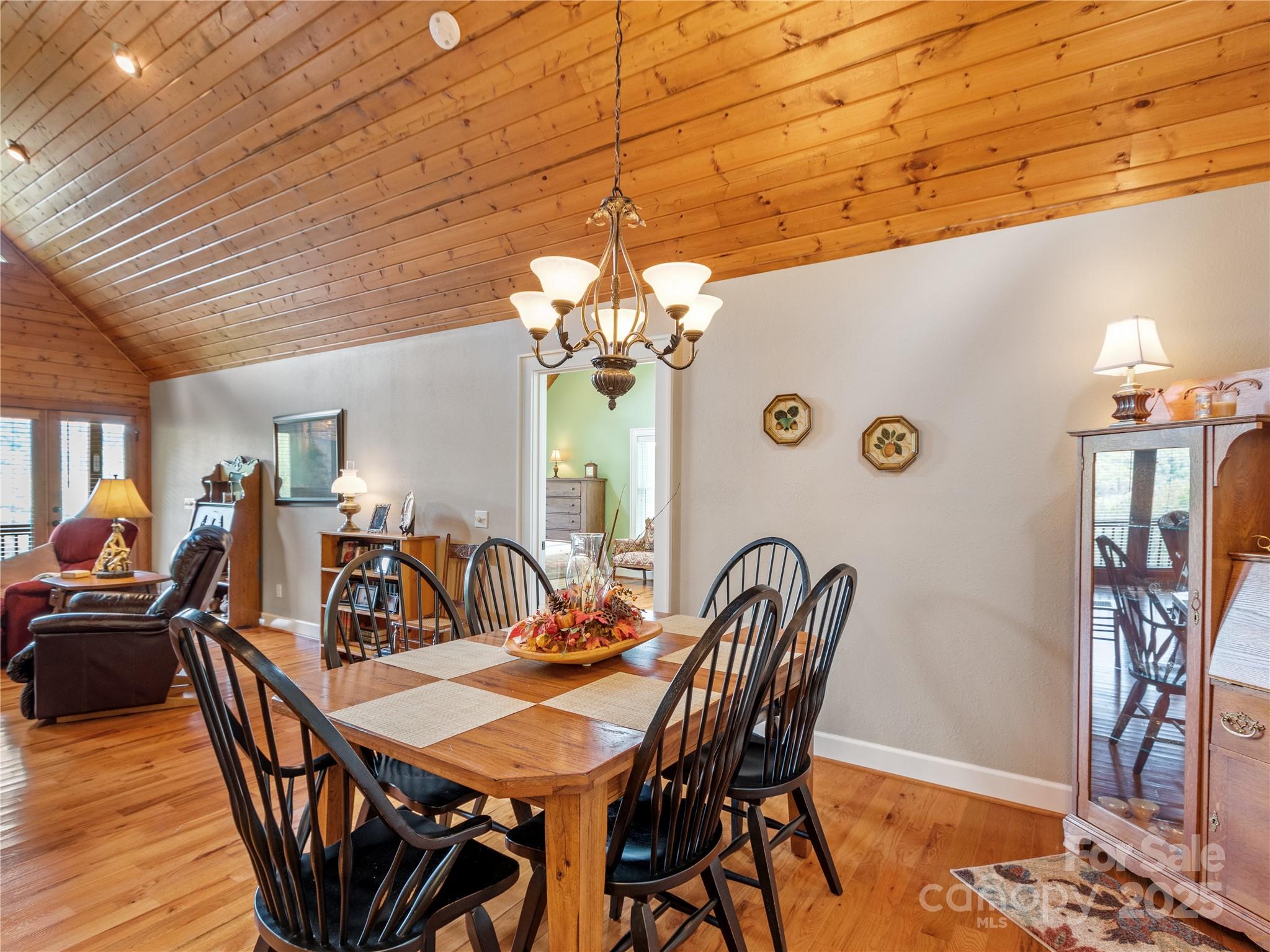 370 Appaloosa Trail — Burnsville