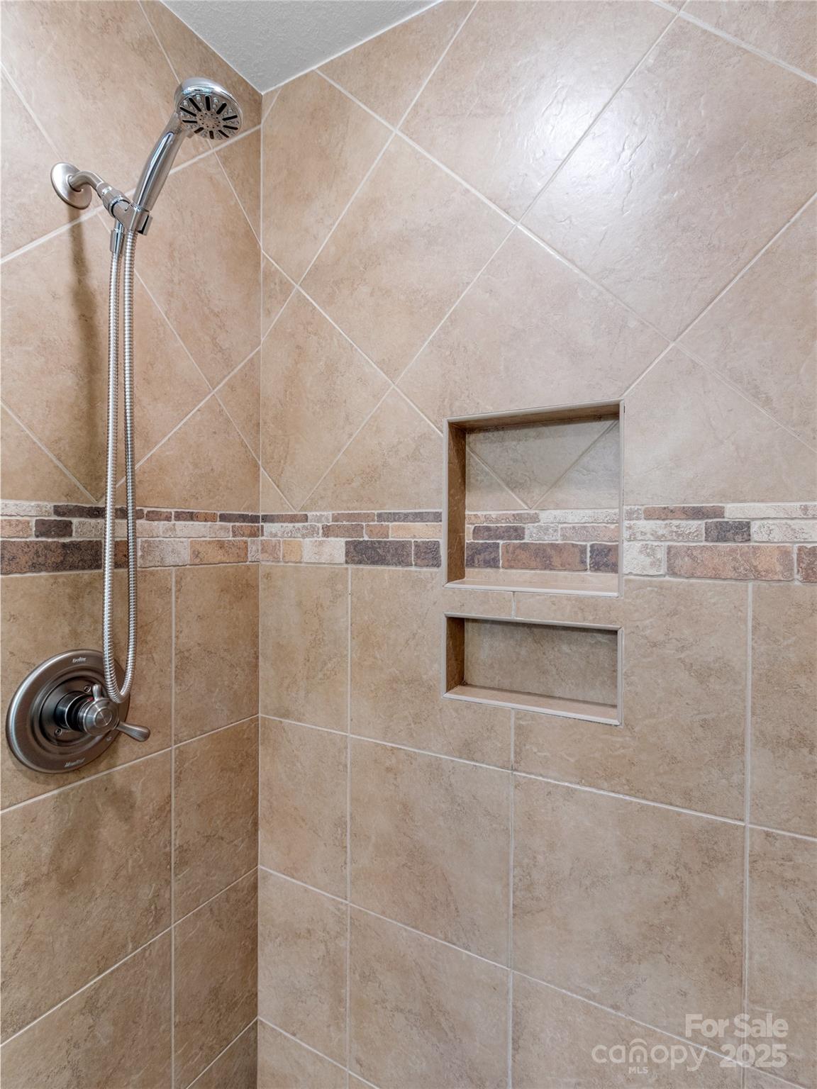 370 Appaloosa Trail — Burnsville
