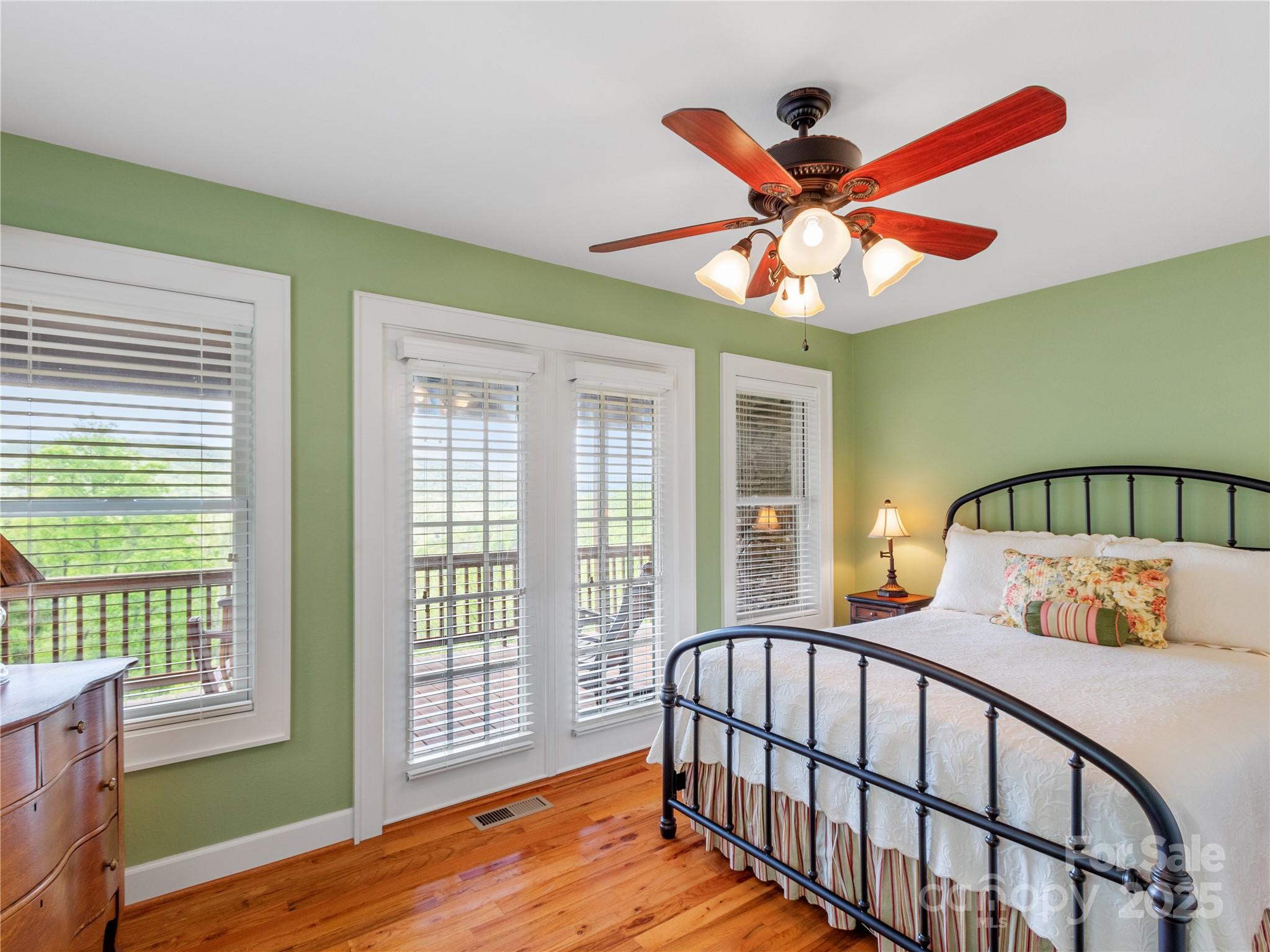 370 Appaloosa Trail — Burnsville