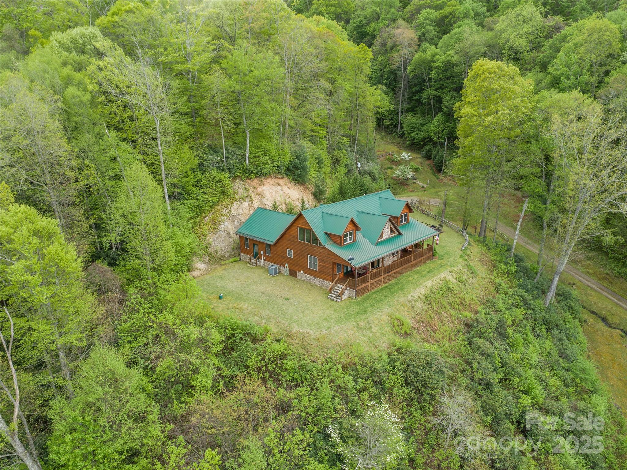 370 Appaloosa Trail — Burnsville