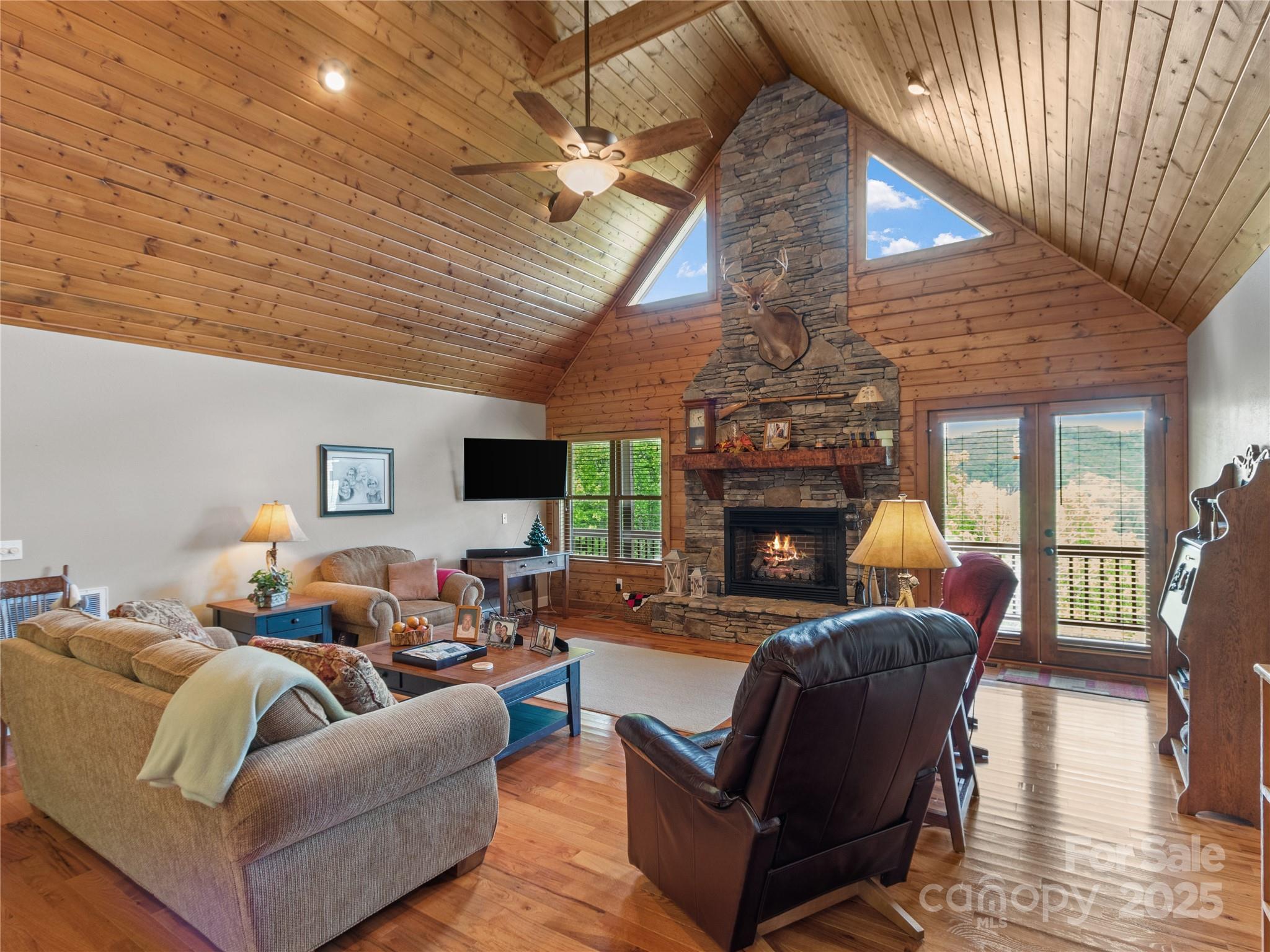 370 Appaloosa Trail — Burnsville