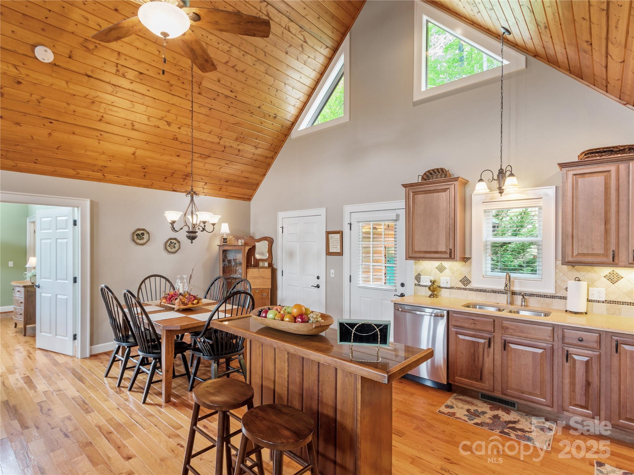 370 Appaloosa Trail — Burnsville