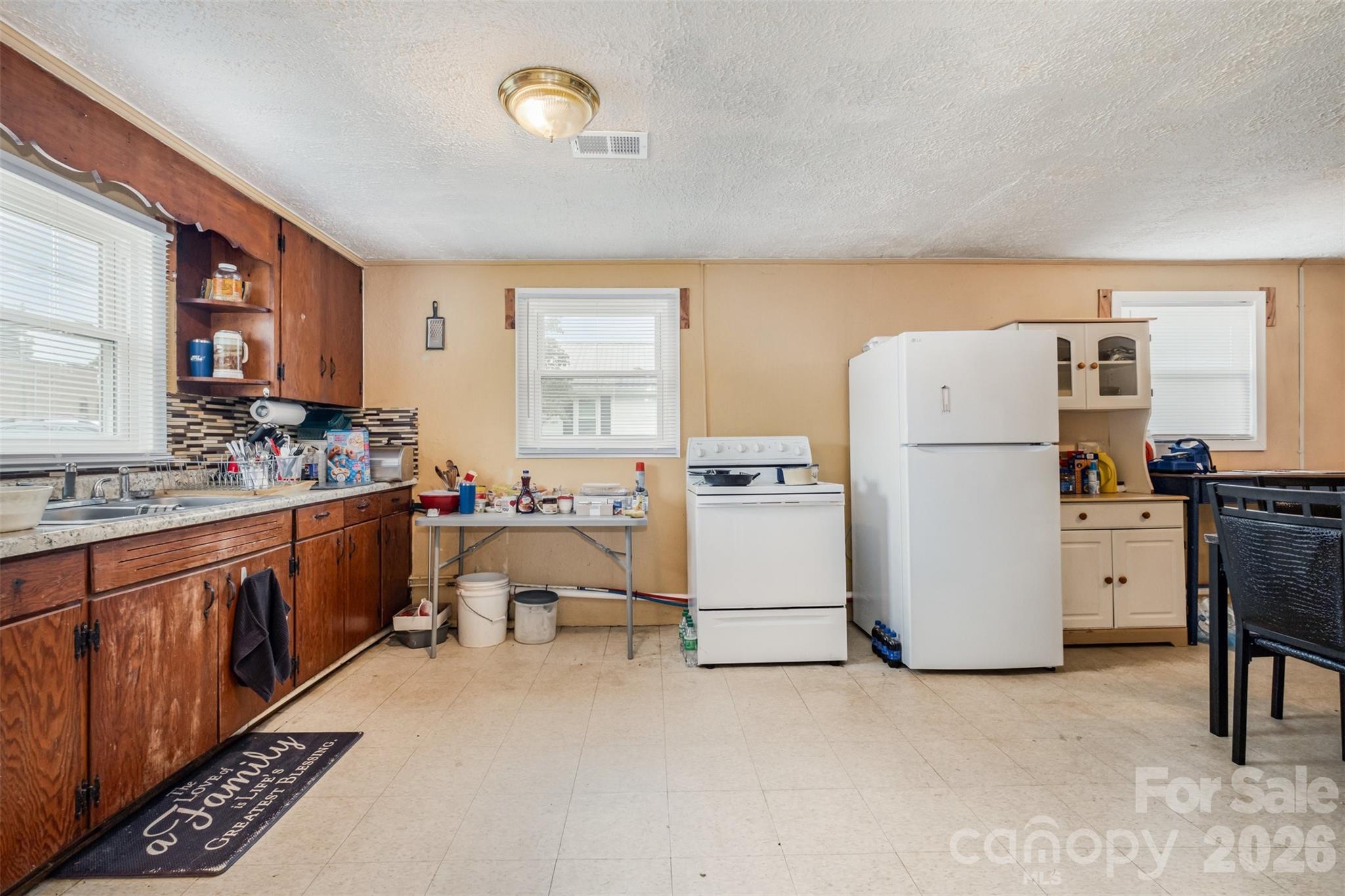 3948 Main Avenue Drive NW — Hickory