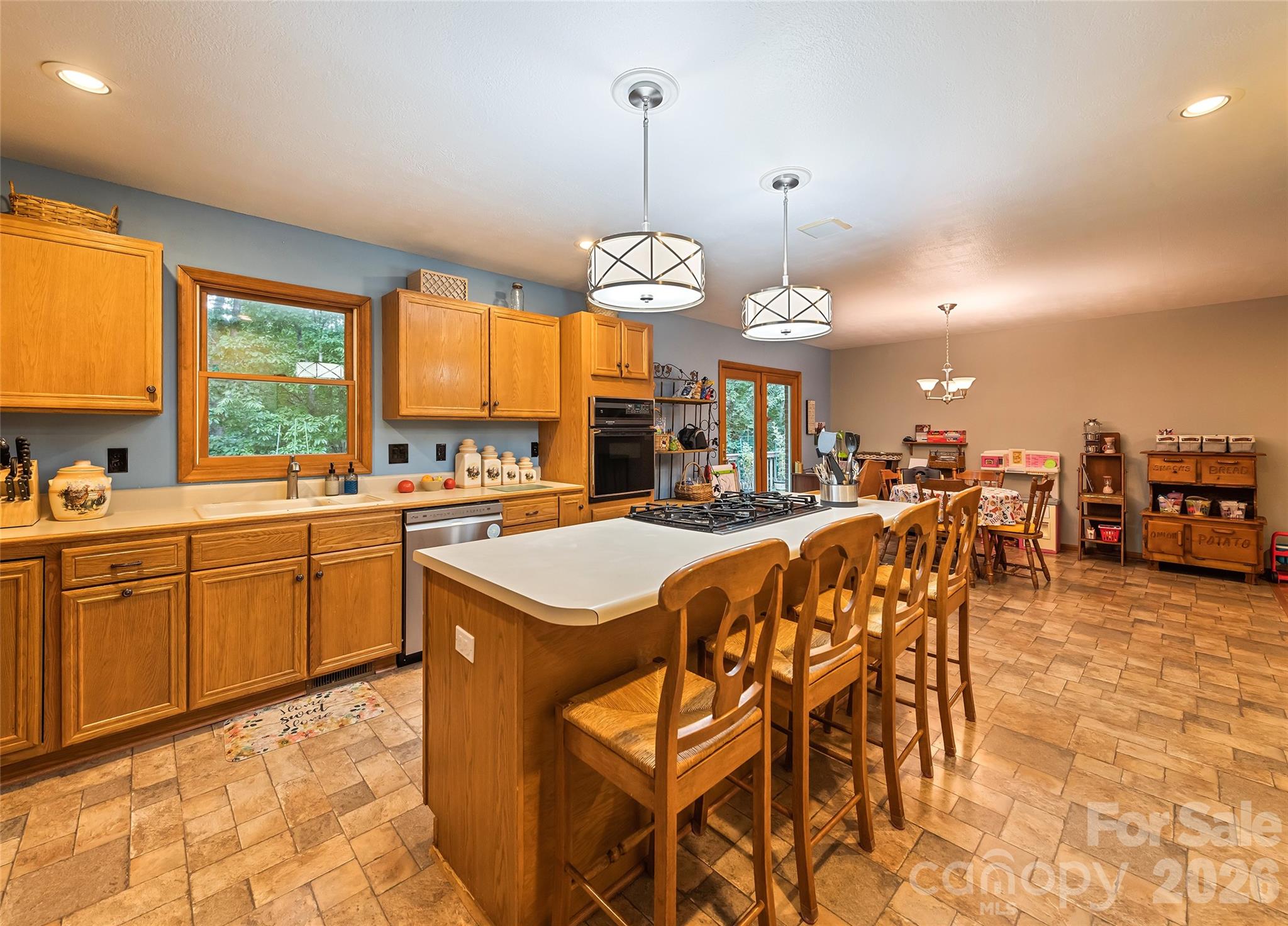 400 Sunset Heights — Canton