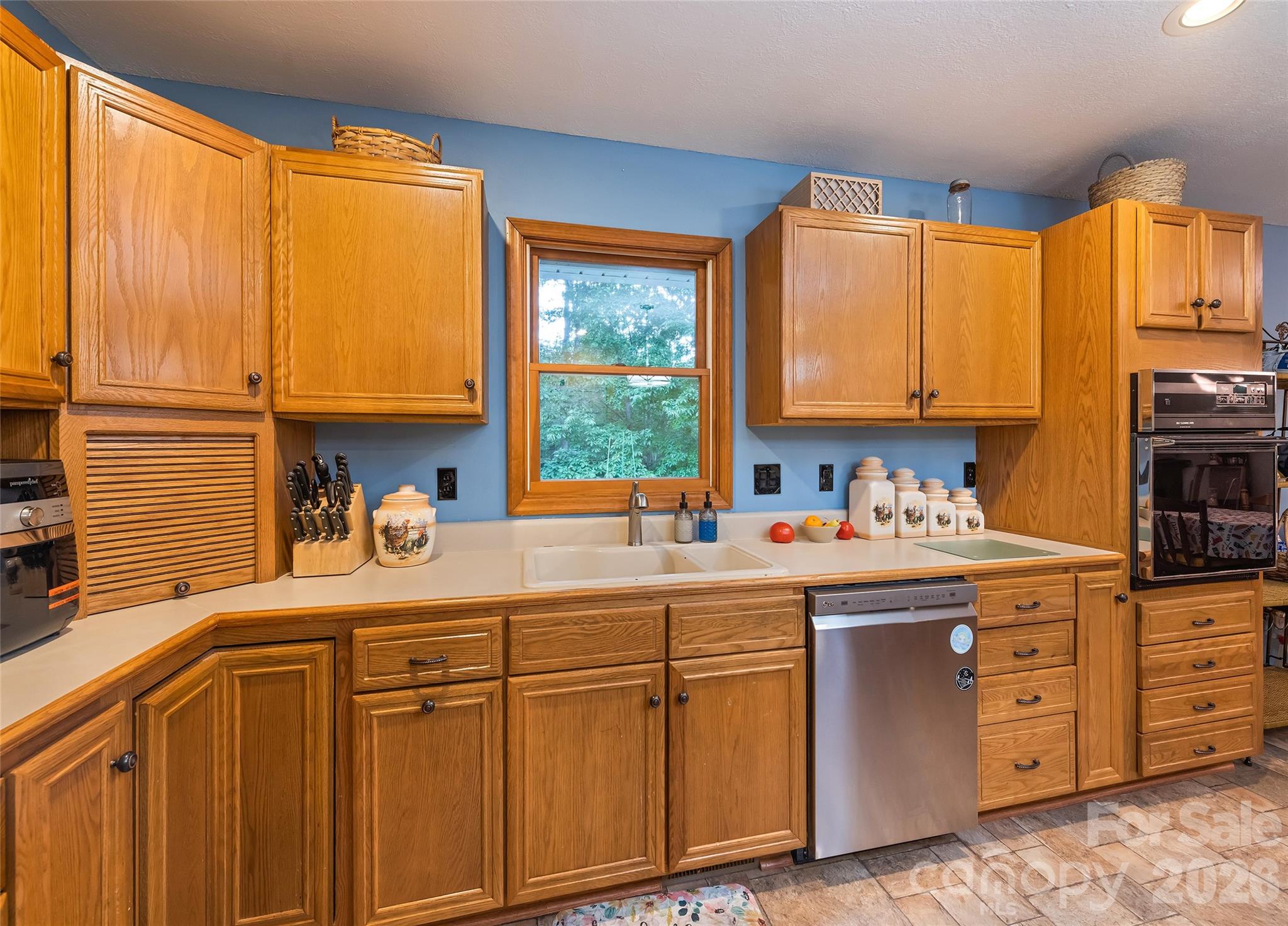 400 Sunset Heights — Canton
