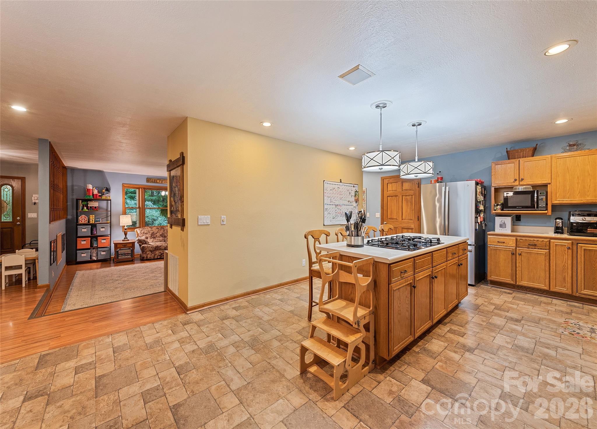400 Sunset Heights — Canton