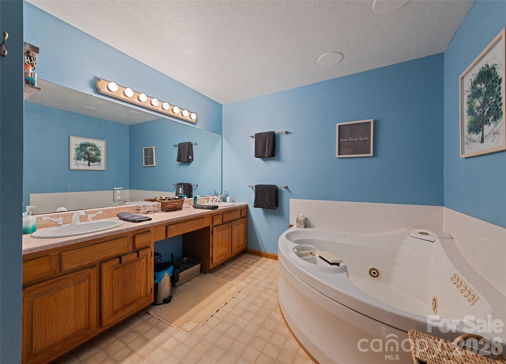 400 Sunset Heights — Canton