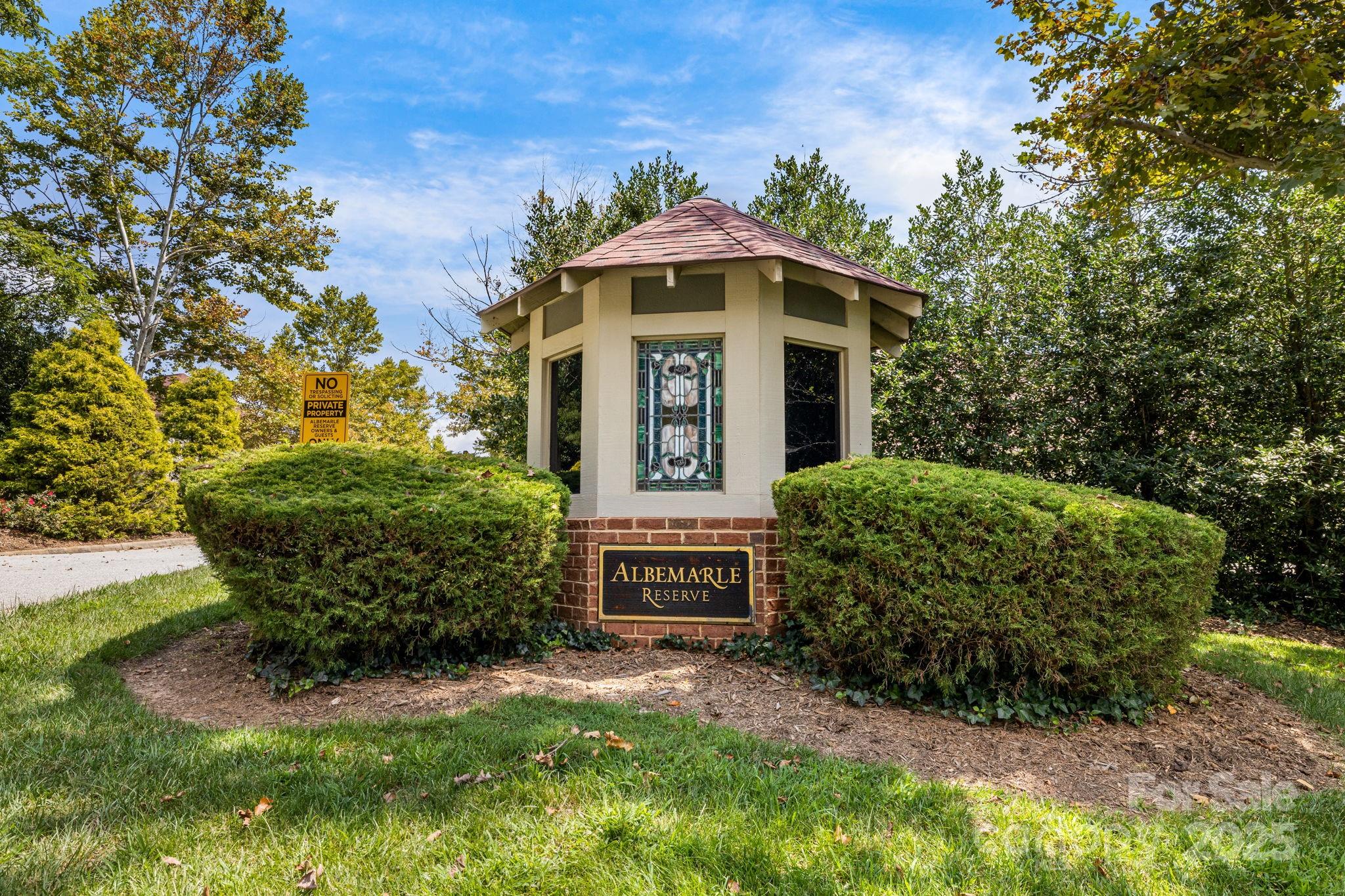28 Trafalgar Circle — Asheville