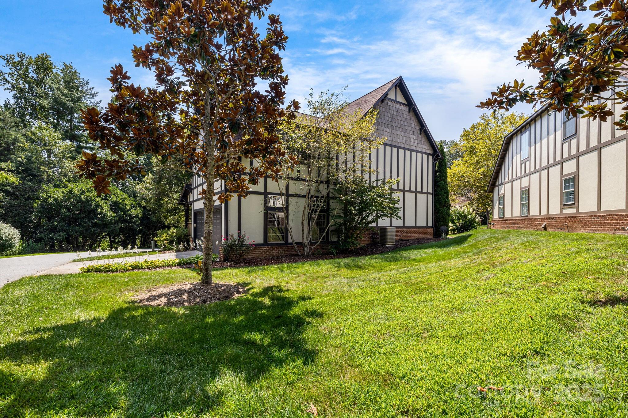28 Trafalgar Circle — Asheville
