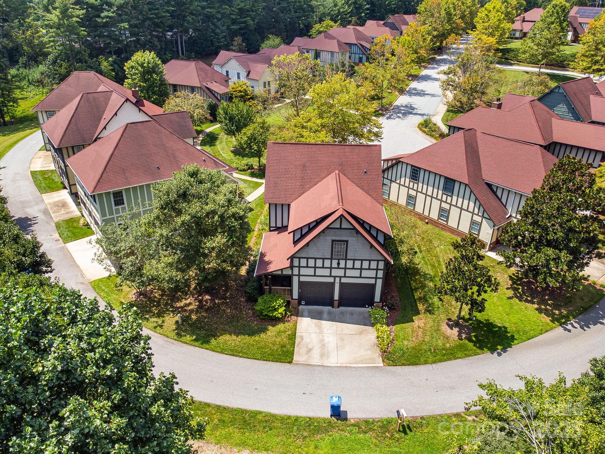 28 Trafalgar Circle — Asheville