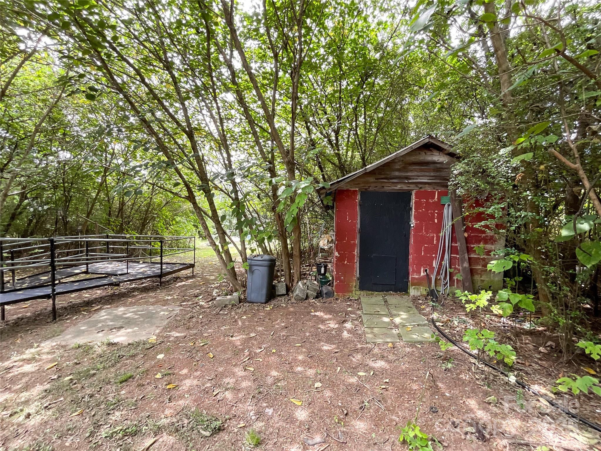 17837 Porter Hill Road — Norwood