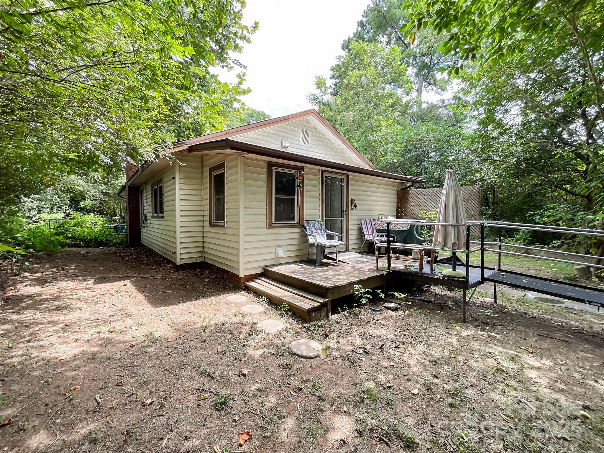 17837 Porter Hill Road — Norwood