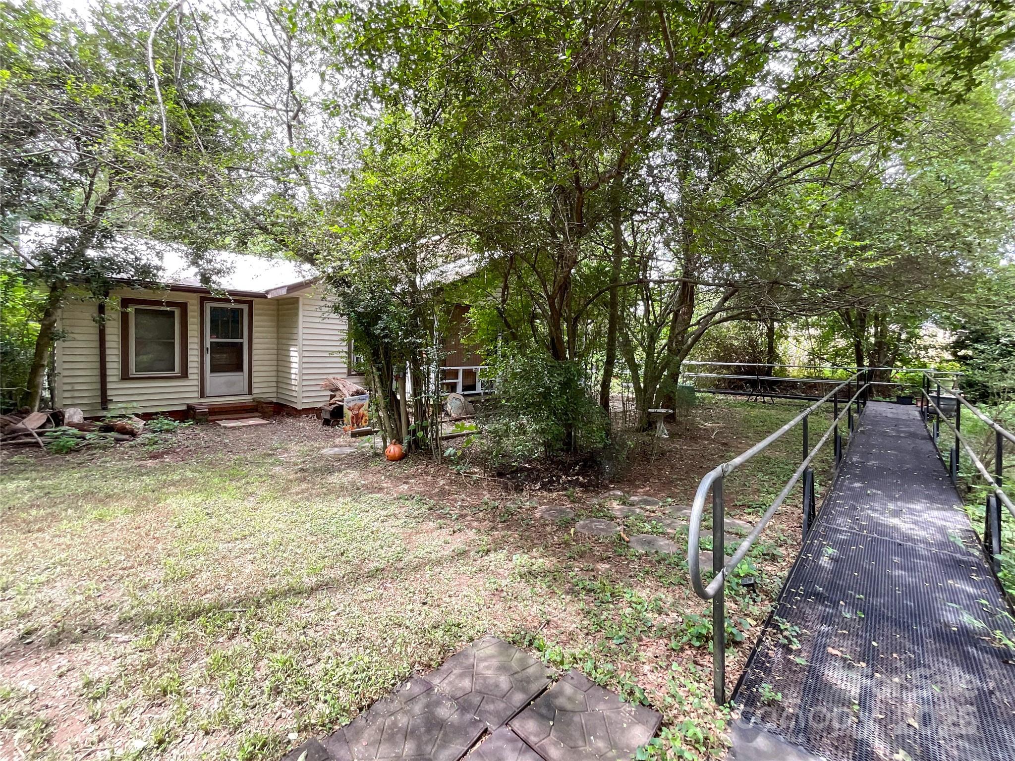 17837 Porter Hill Road — Norwood