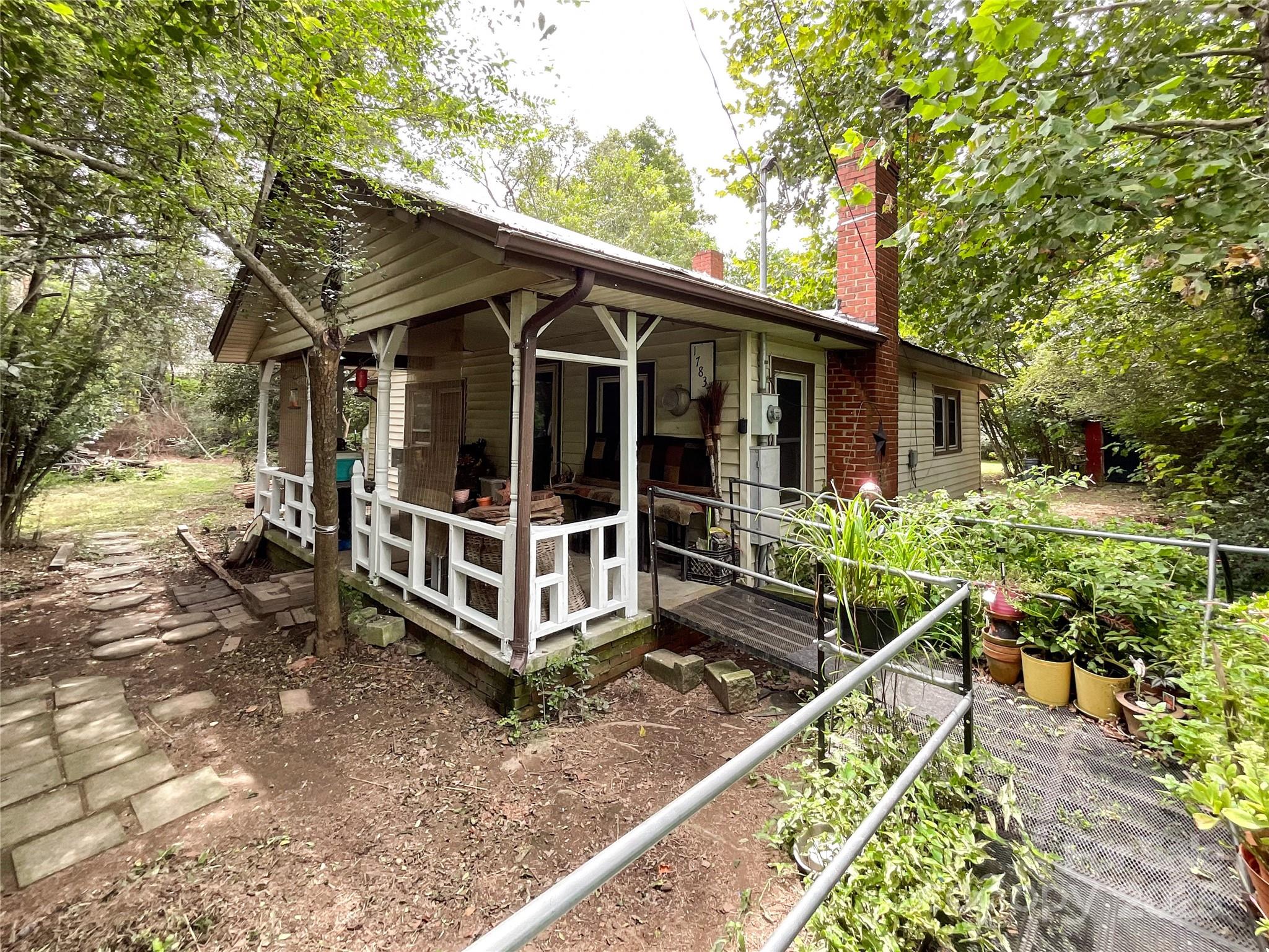 17837 Porter Hill Road — Norwood