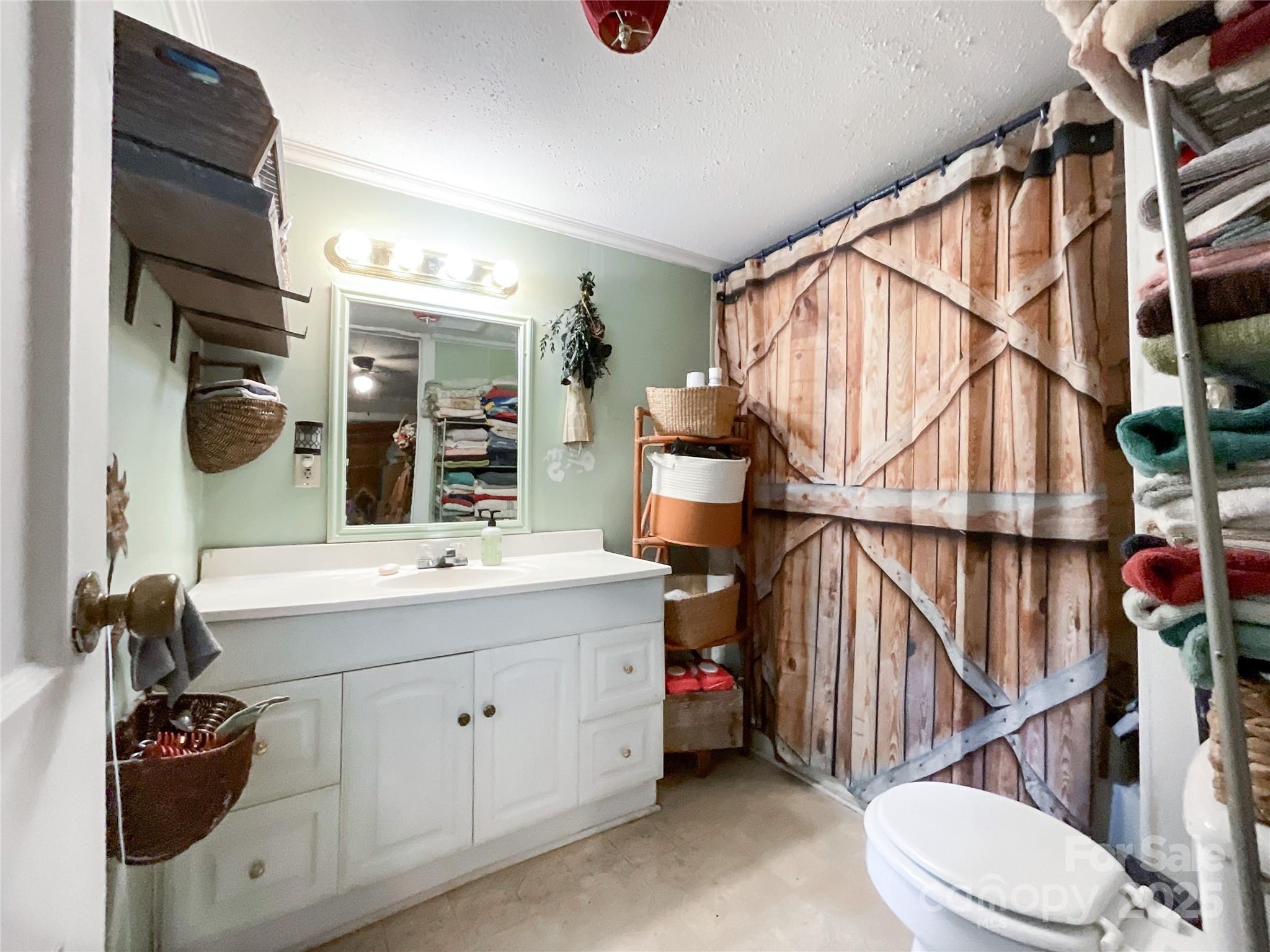 17837 Porter Hill Road — Norwood