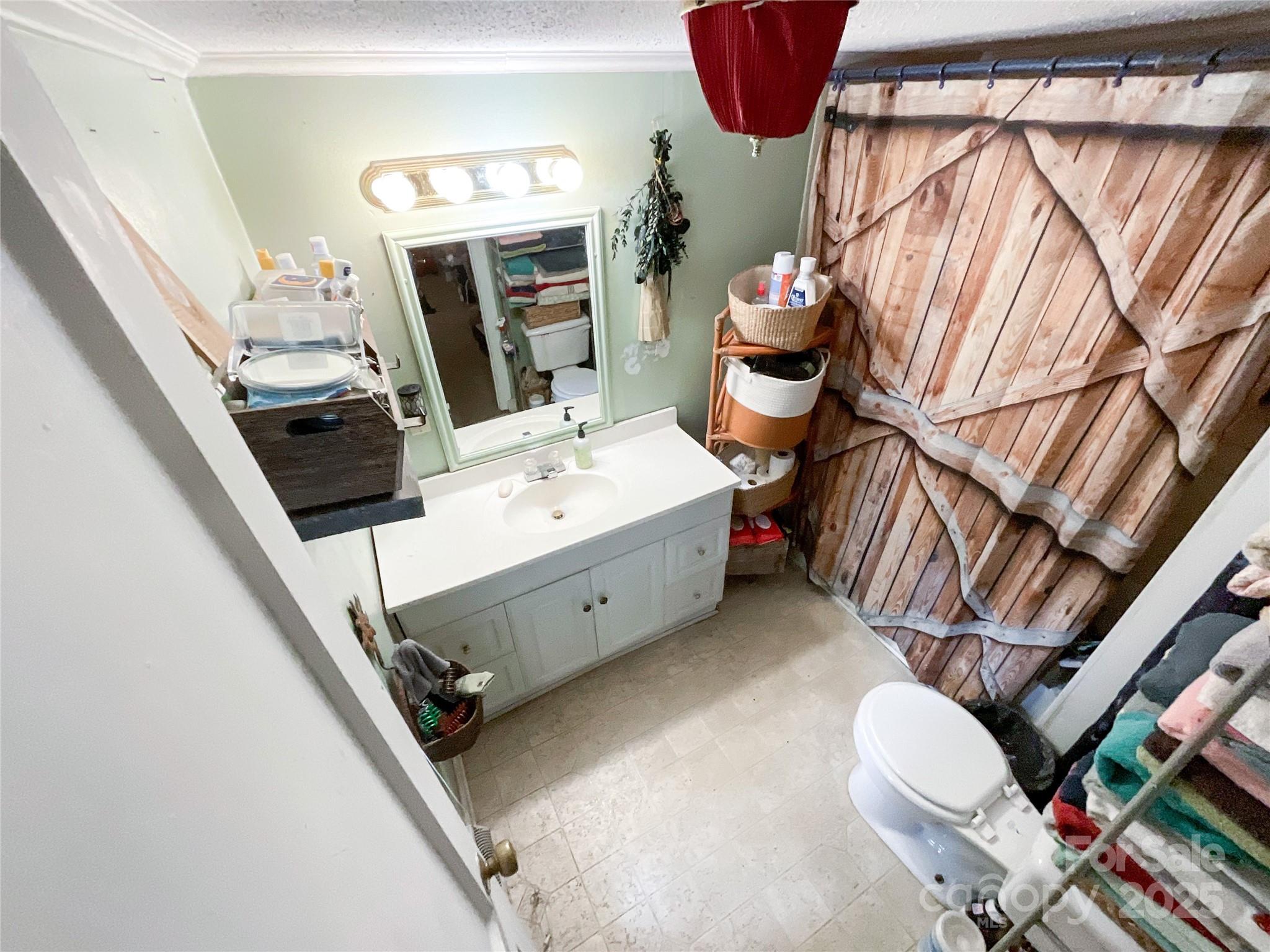 17837 Porter Hill Road — Norwood