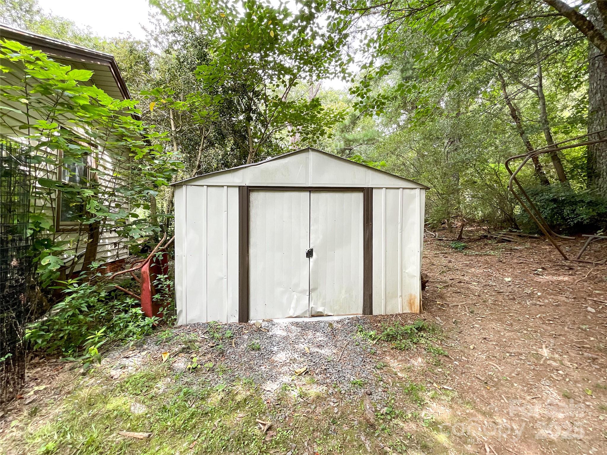 17837 Porter Hill Road — Norwood