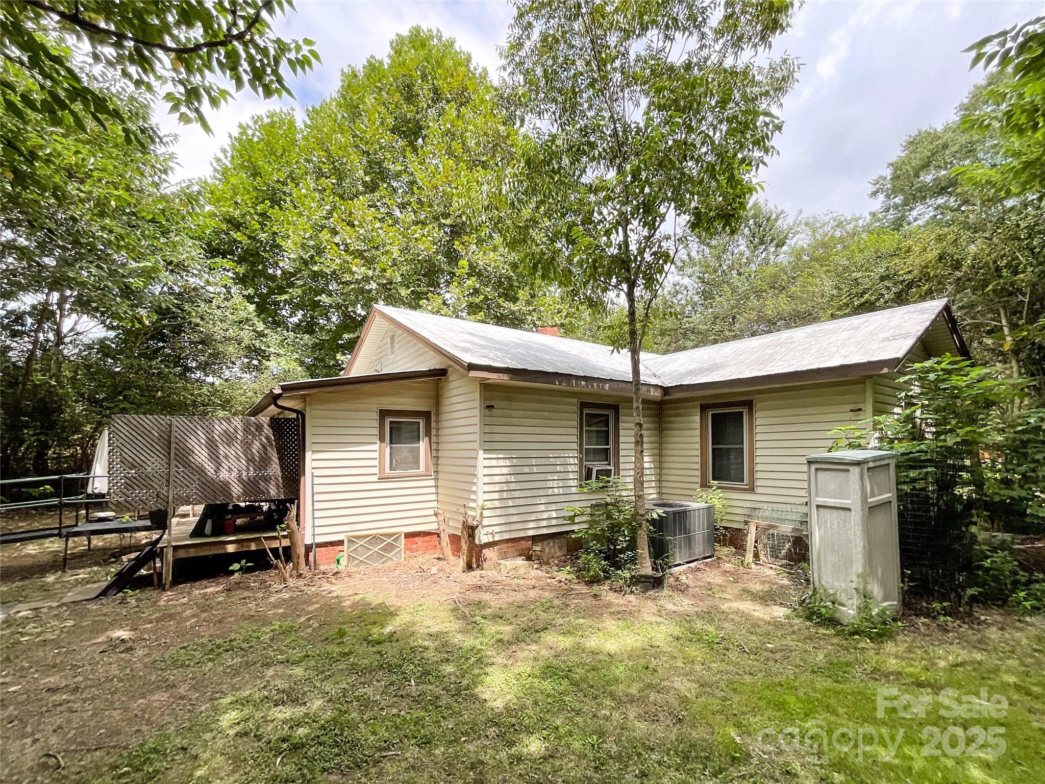 17837 Porter Hill Road — Norwood