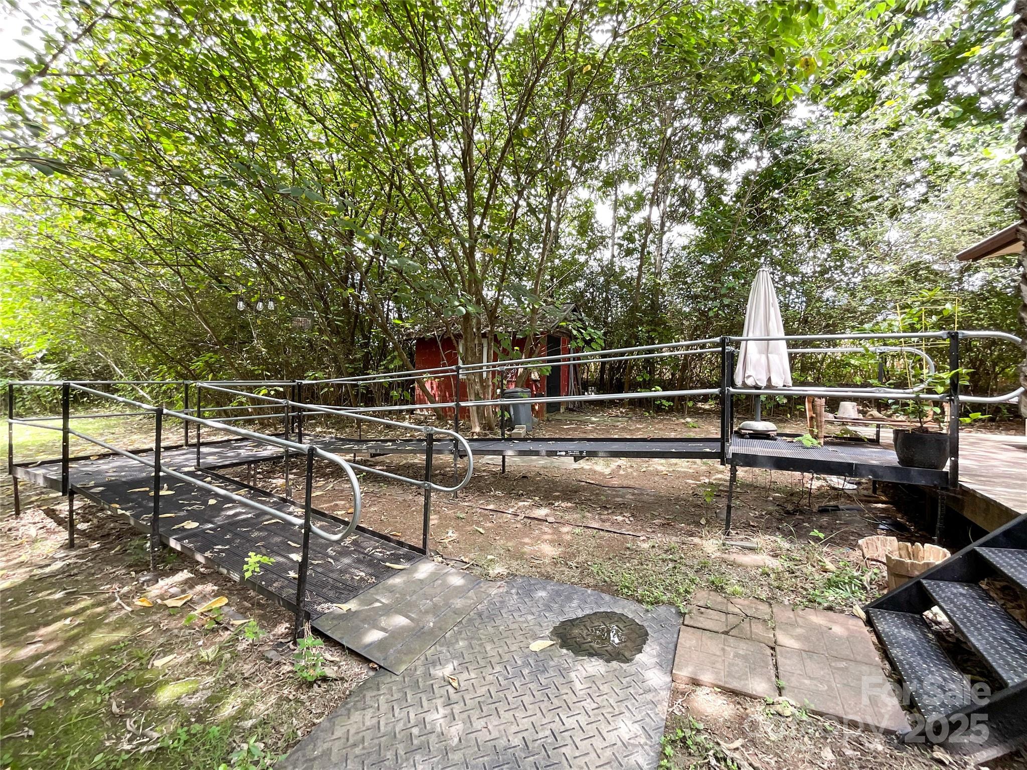 17837 Porter Hill Road — Norwood