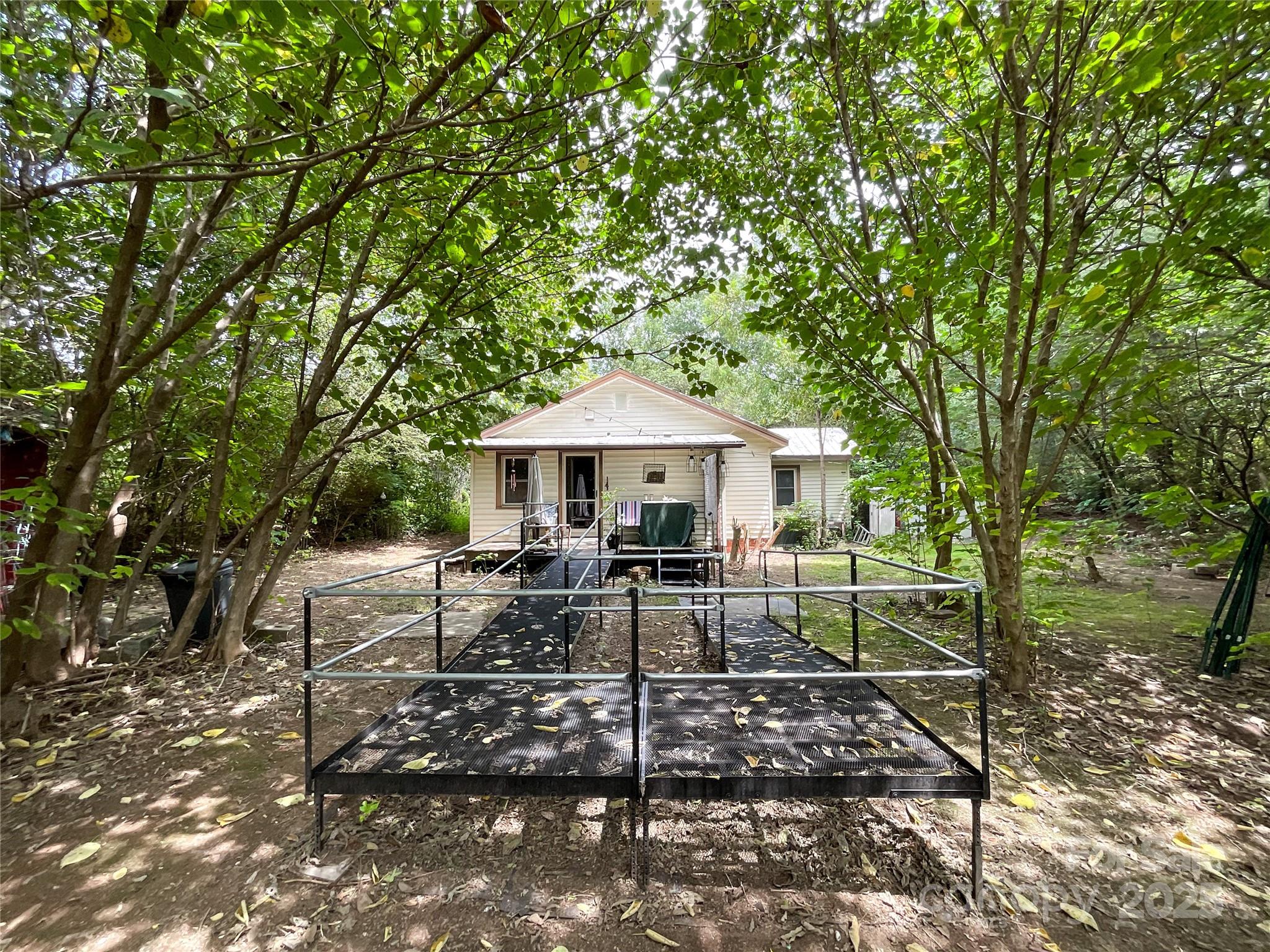17837 Porter Hill Road — Norwood