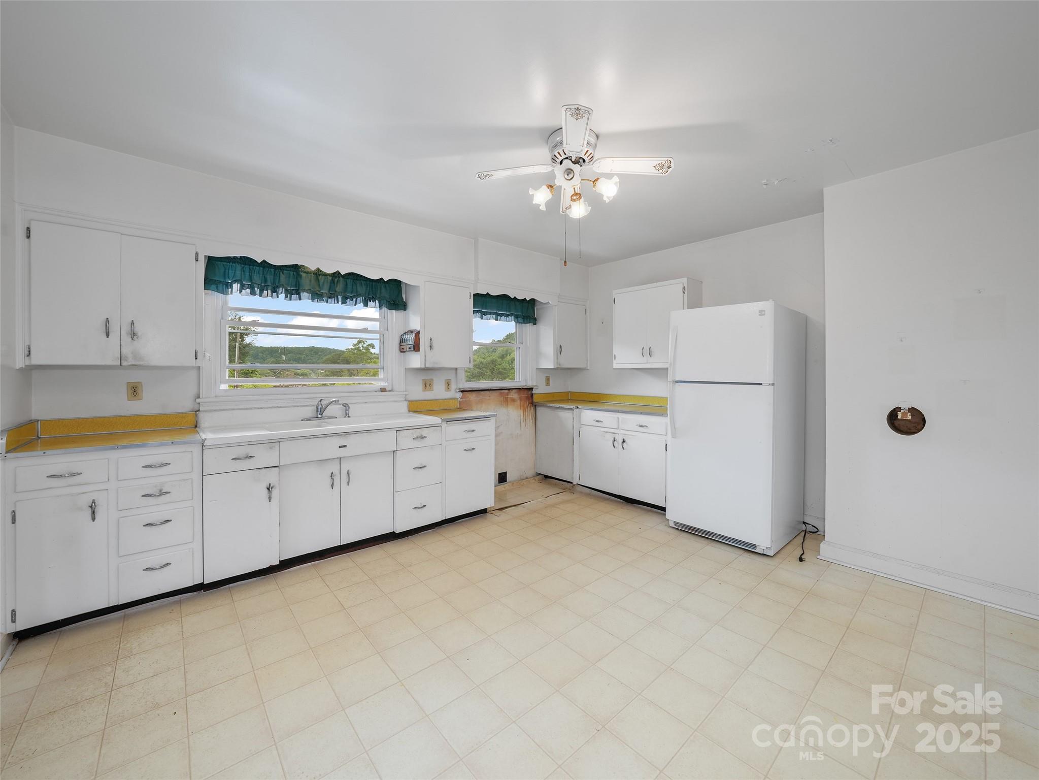 5 Noland Downs Road — Waynesville