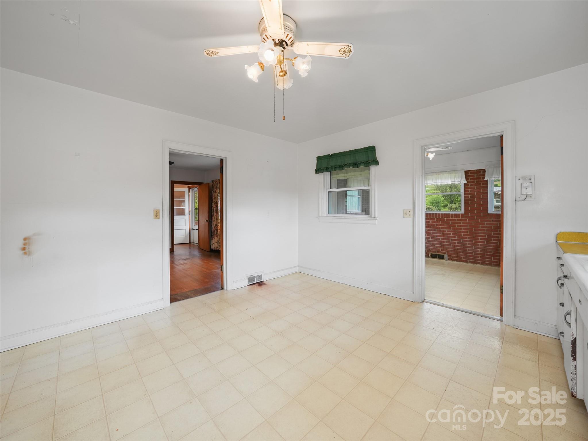 5 Noland Downs Road — Waynesville
