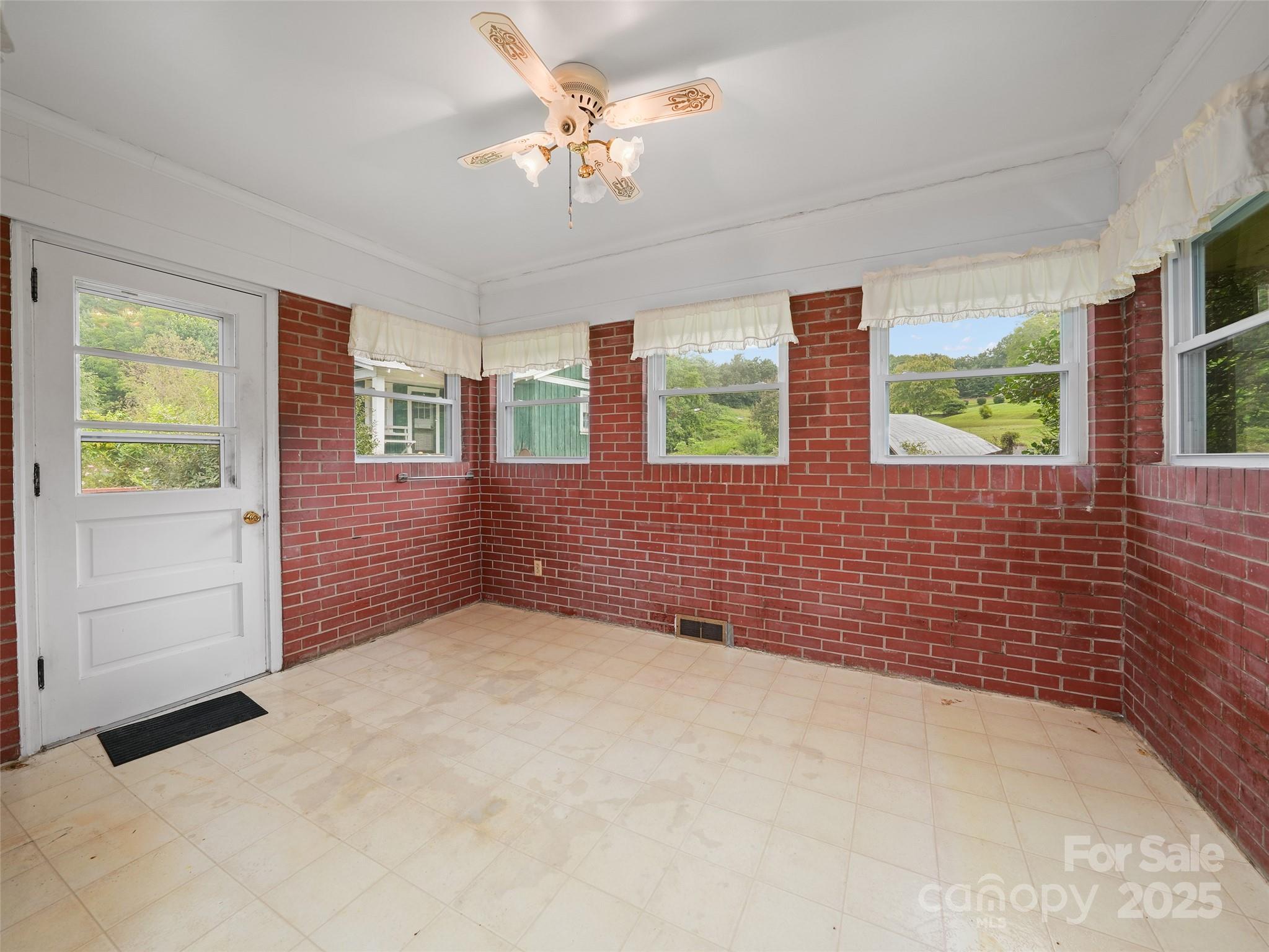 5 Noland Downs Road — Waynesville