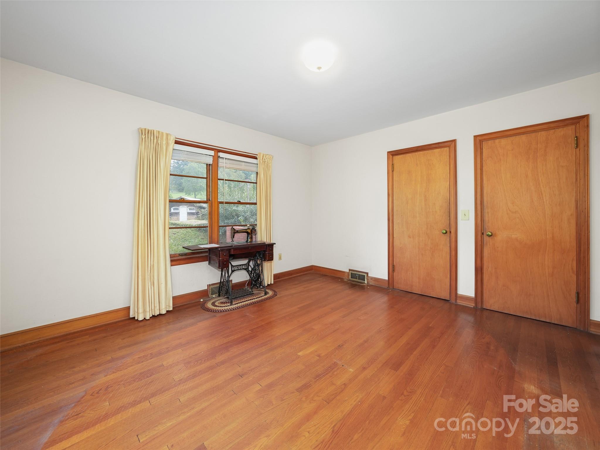 5 Noland Downs Road — Waynesville