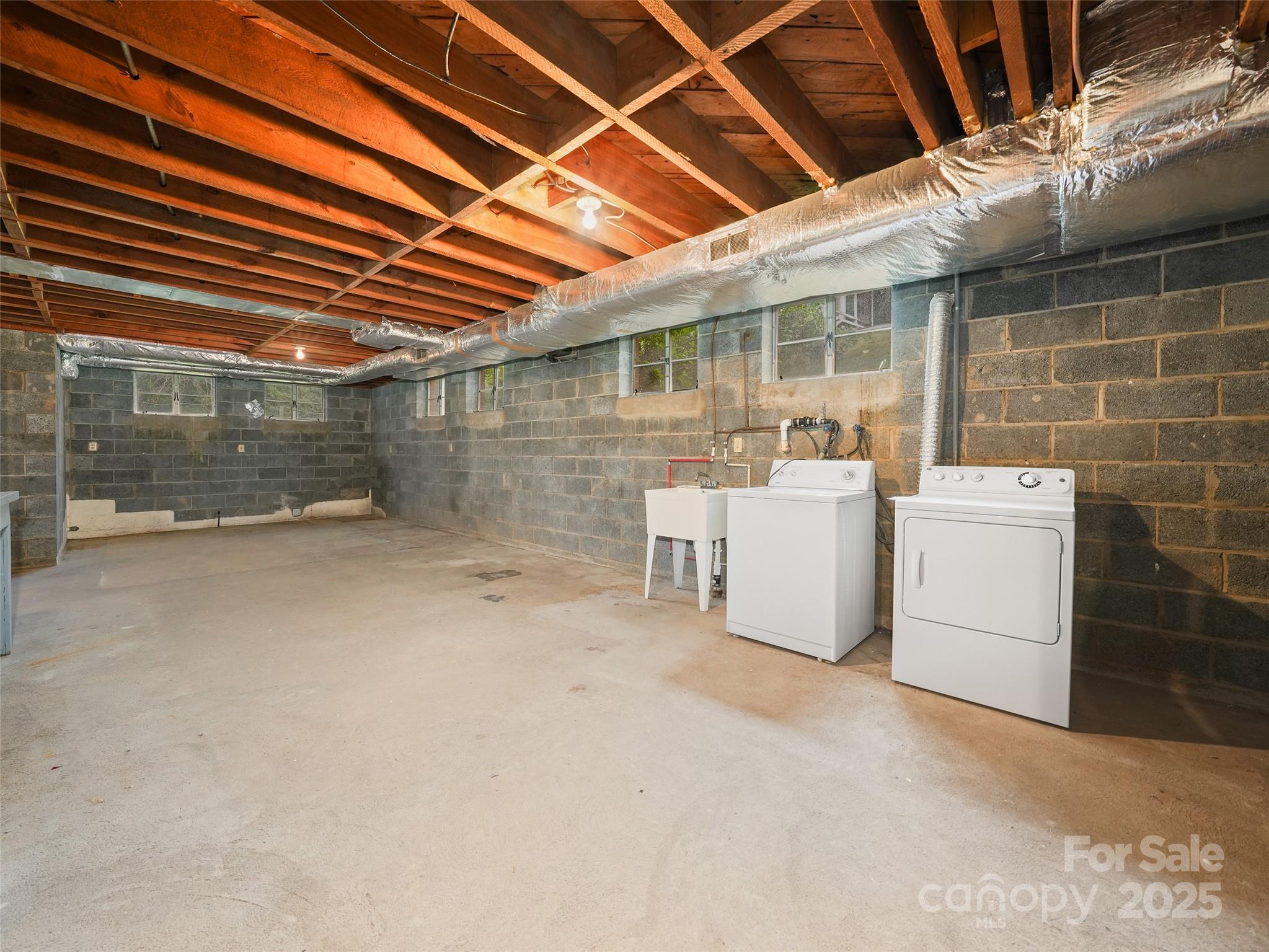 5 Noland Downs Road — Waynesville