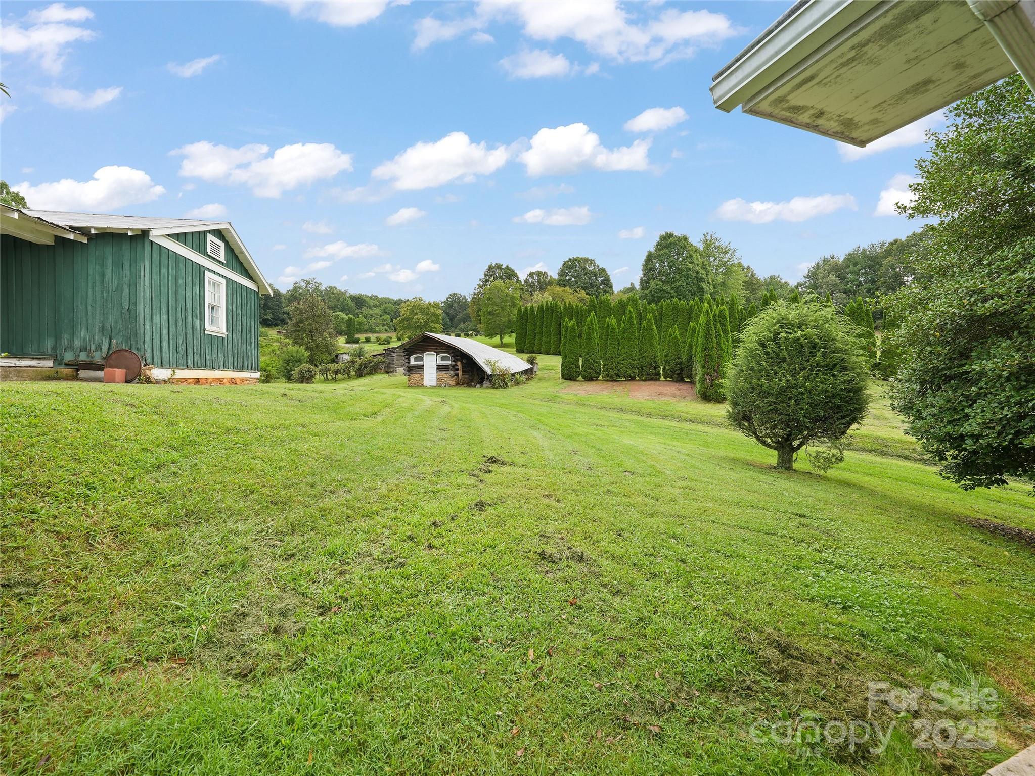 5 Noland Downs Road — Waynesville